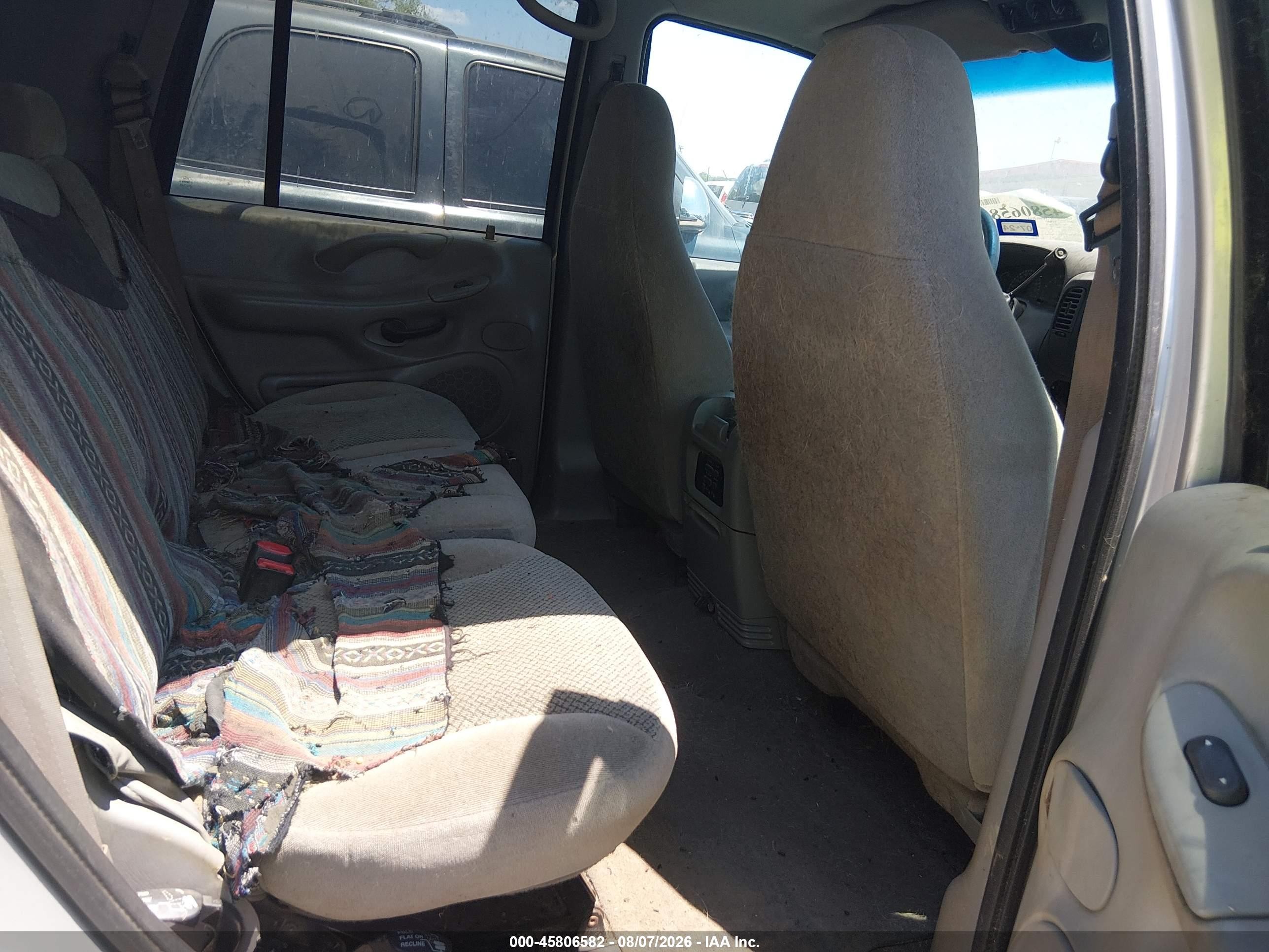 2000 Ford Expedition Xlt Silver vin: 1FMRU1567YLC21986