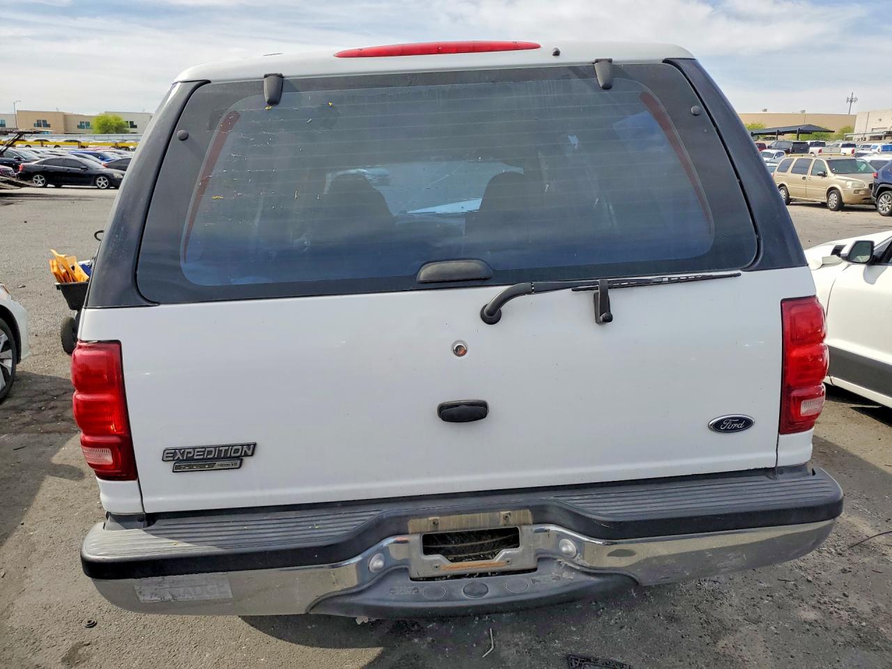 2000 Ford Expedition Xlt White vin: 1FMRU1568YLB17992