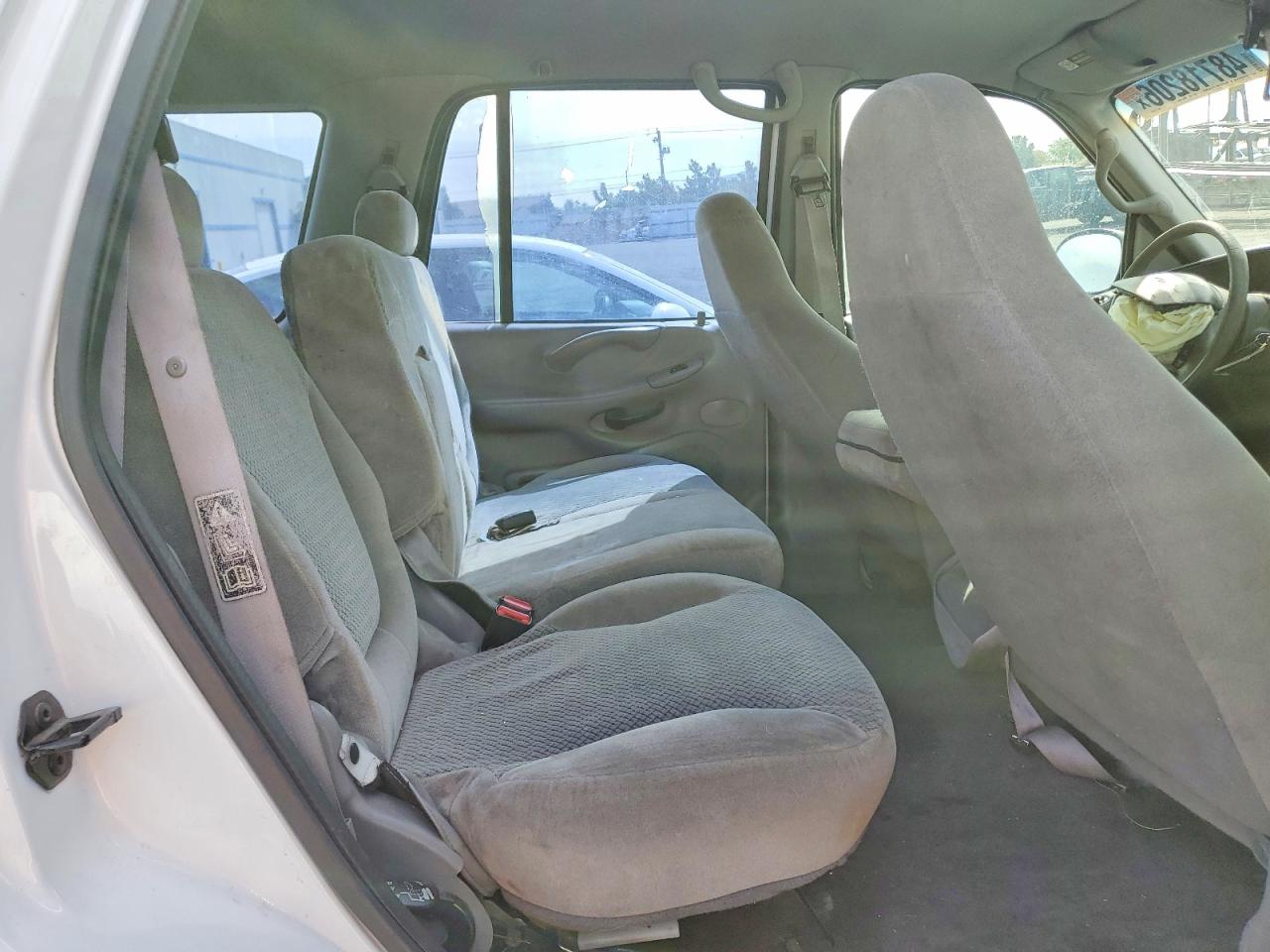2000 Ford Expedition Xlt White vin: 1FMRU1568YLB17992