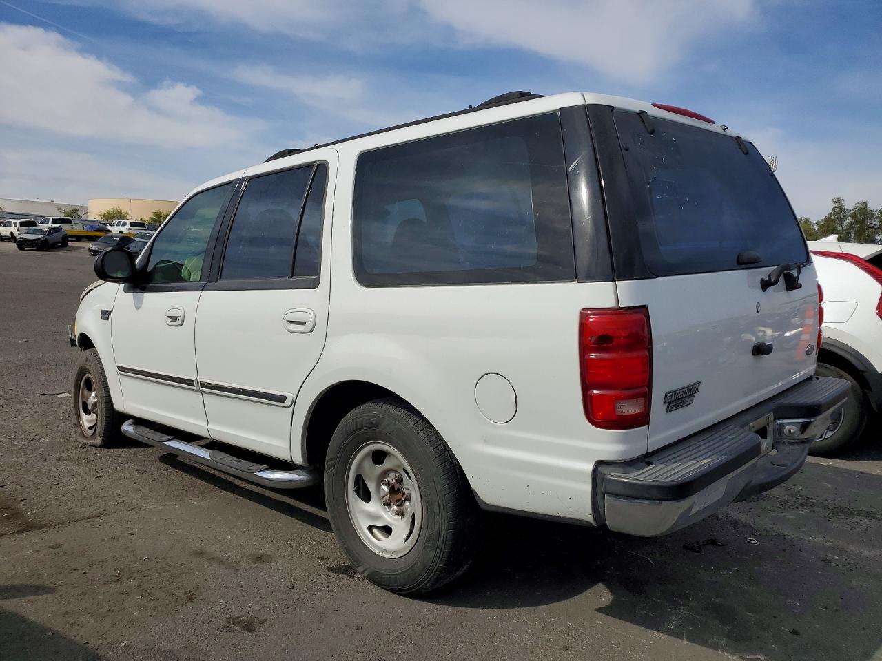 2000 Ford Expedition Xlt White vin: 1FMRU1568YLB17992