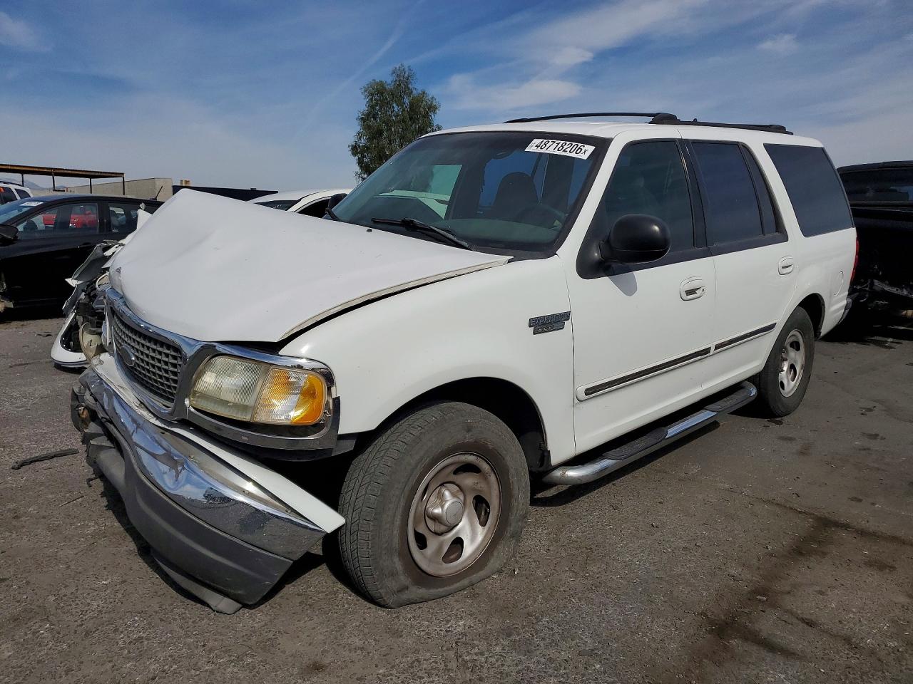2000 Ford Expedition Xlt White vin: 1FMRU1568YLB17992