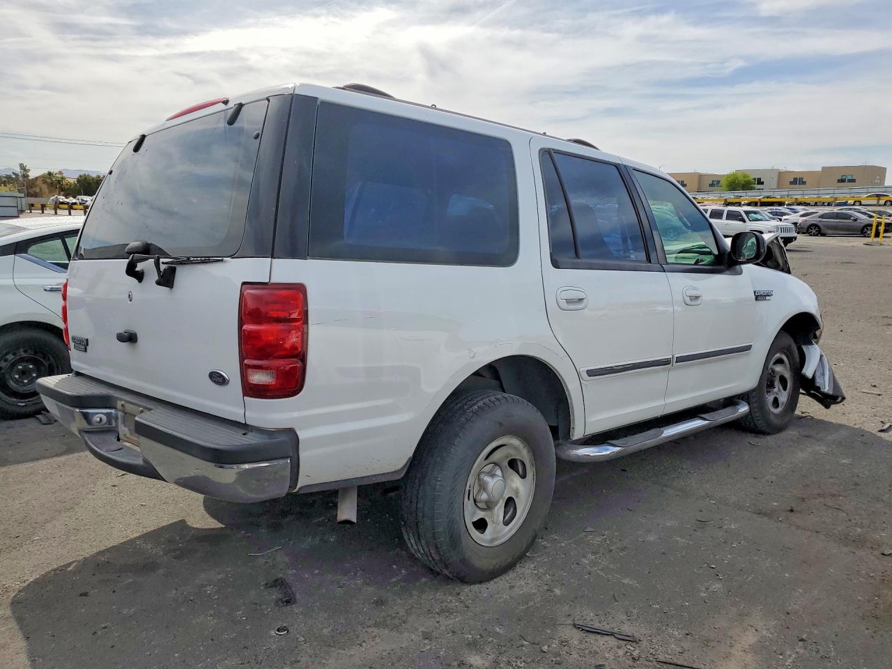 2000 Ford Expedition Xlt White vin: 1FMRU1568YLB17992