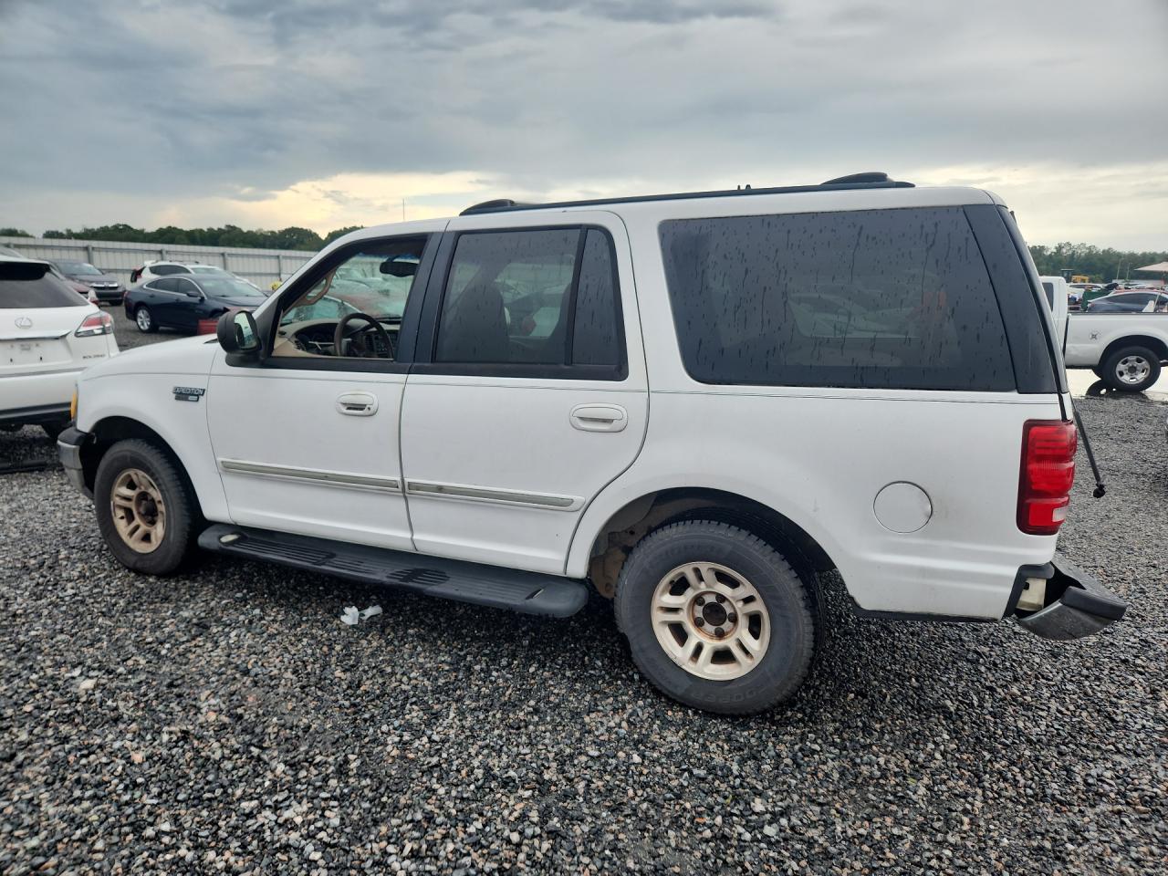 2001 Ford Expedition Xlt White vin: 1FMRU15L01LB80015