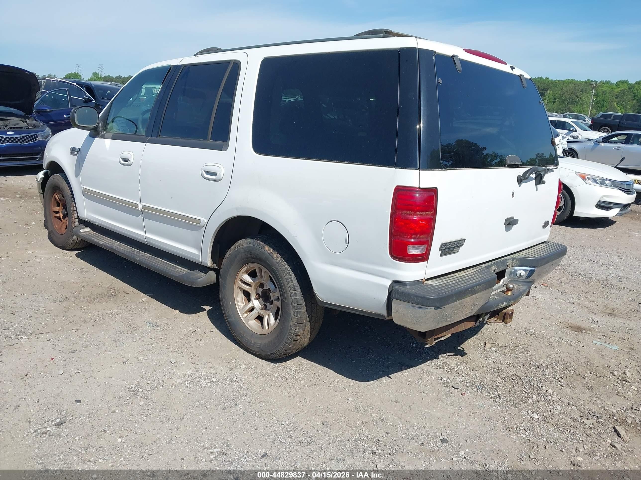 2002 Ford Expedition Xlt White vin: 1FMRU15L12LA29248