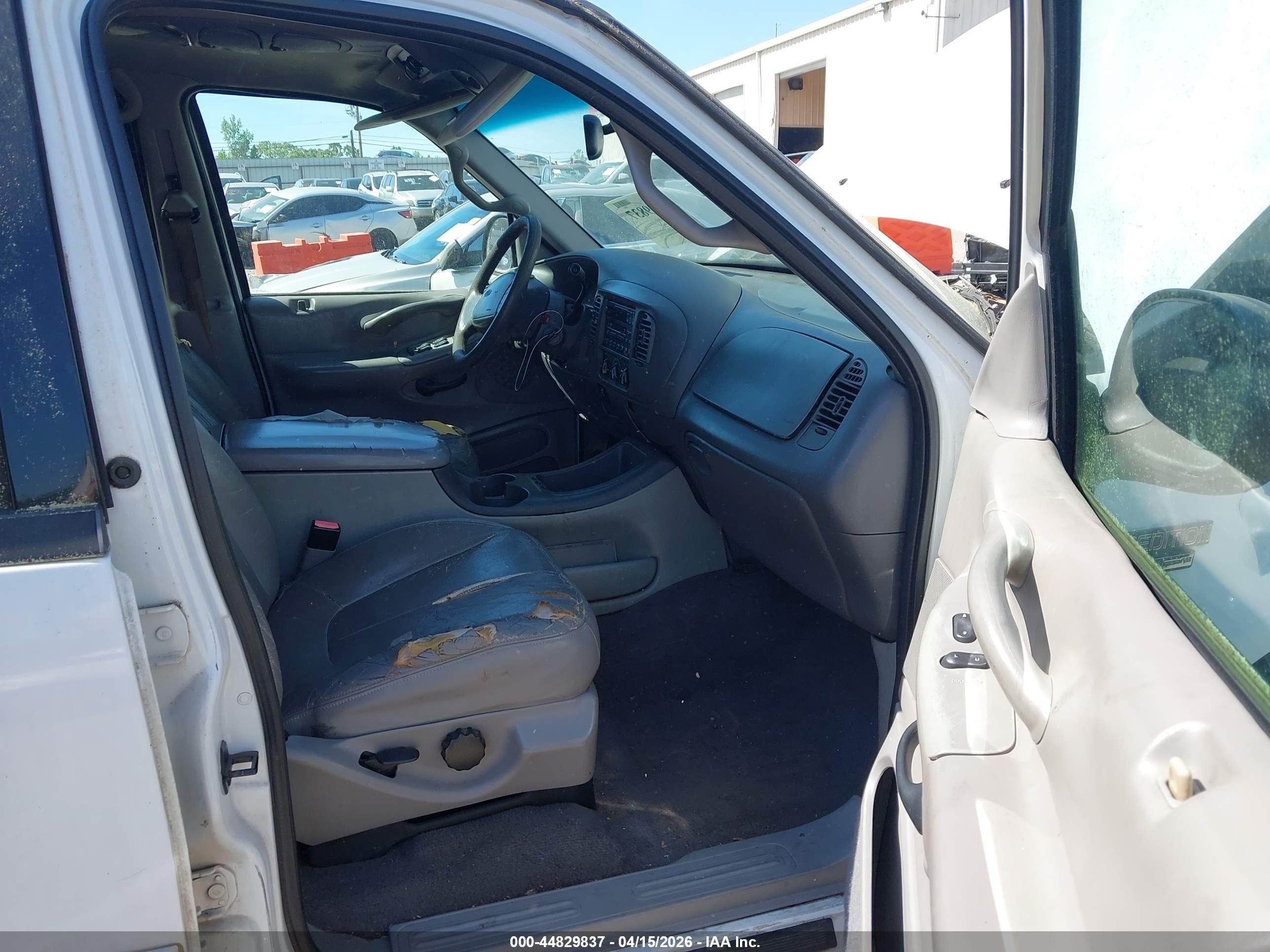 2002 Ford Expedition Xlt White vin: 1FMRU15L12LA29248