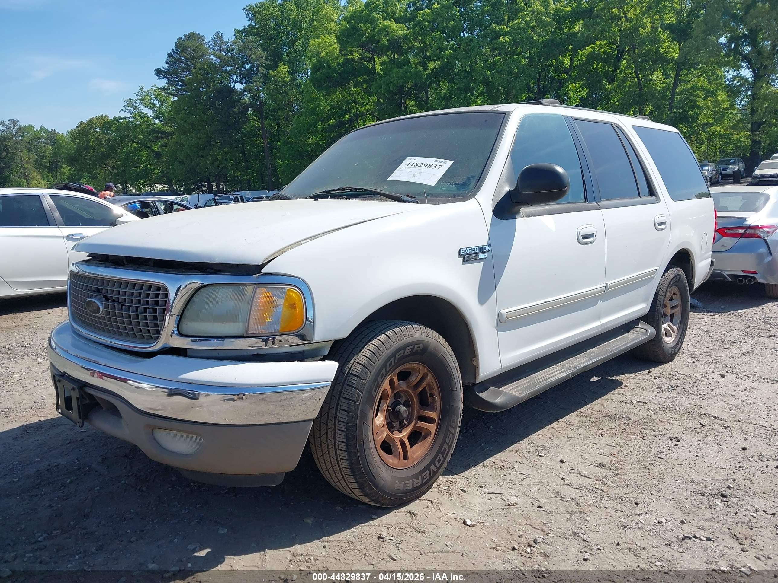 2002 Ford Expedition Xlt White vin: 1FMRU15L12LA29248