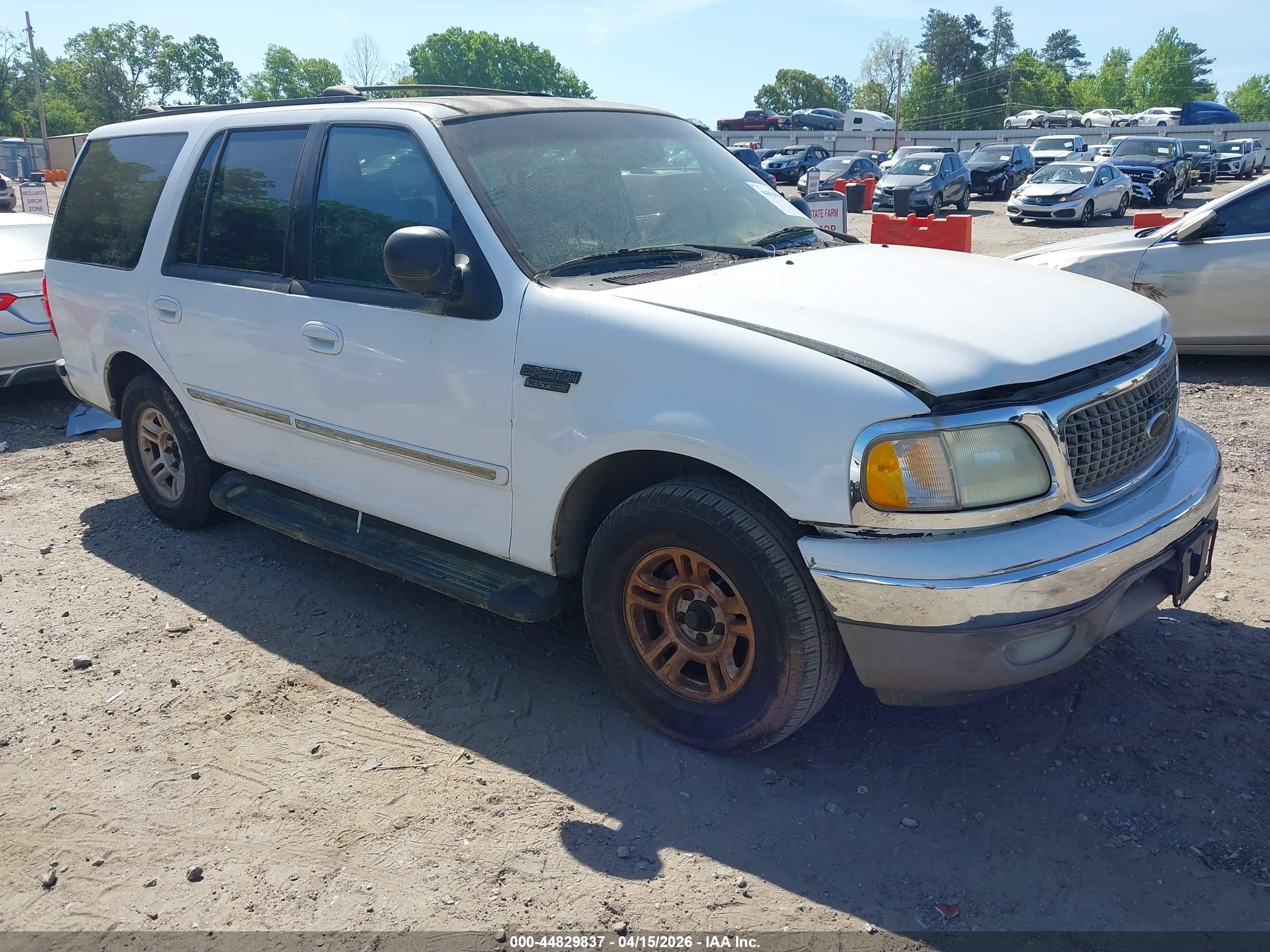 2002 Ford Expedition Xlt White vin: 1FMRU15L12LA29248