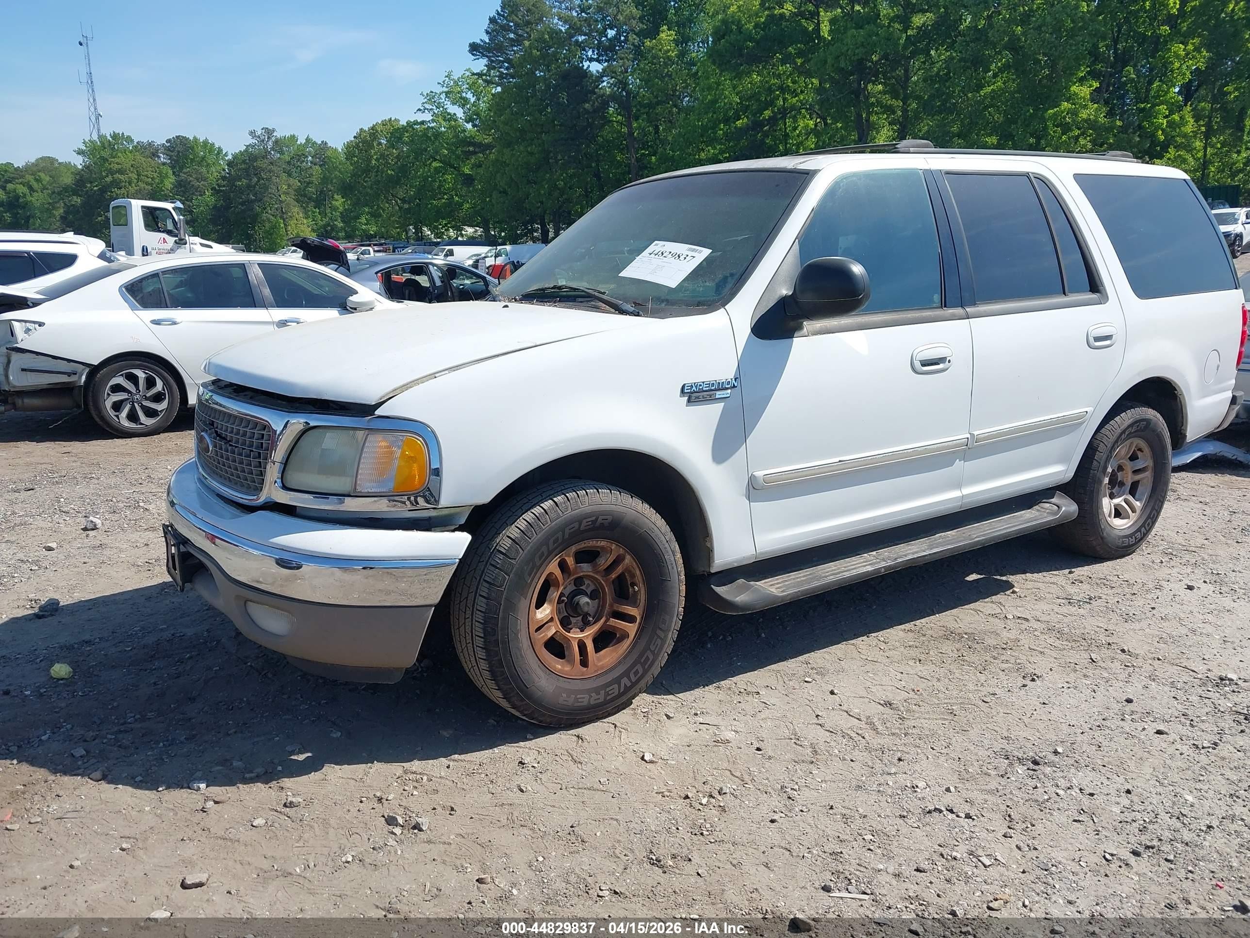 2002 Ford Expedition Xlt White vin: 1FMRU15L12LA29248