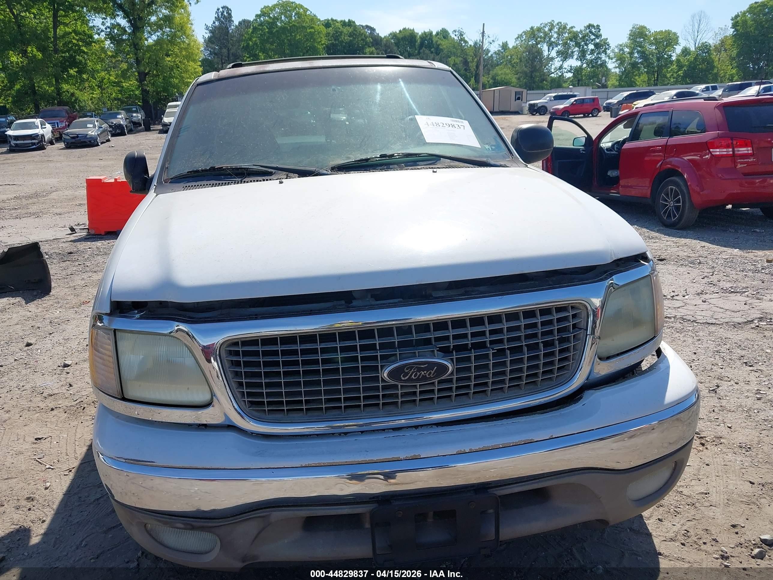 2002 Ford Expedition Xlt White vin: 1FMRU15L12LA29248