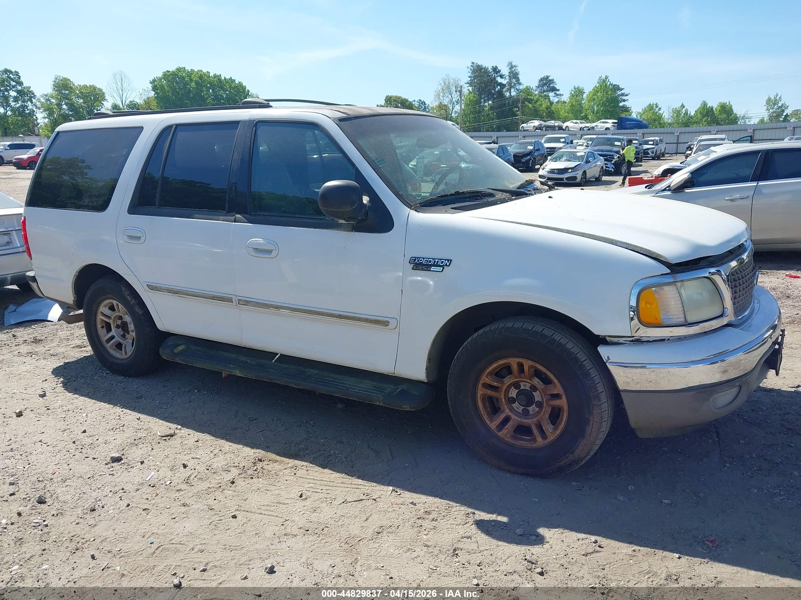 2002 Ford Expedition Xlt White vin: 1FMRU15L12LA29248
