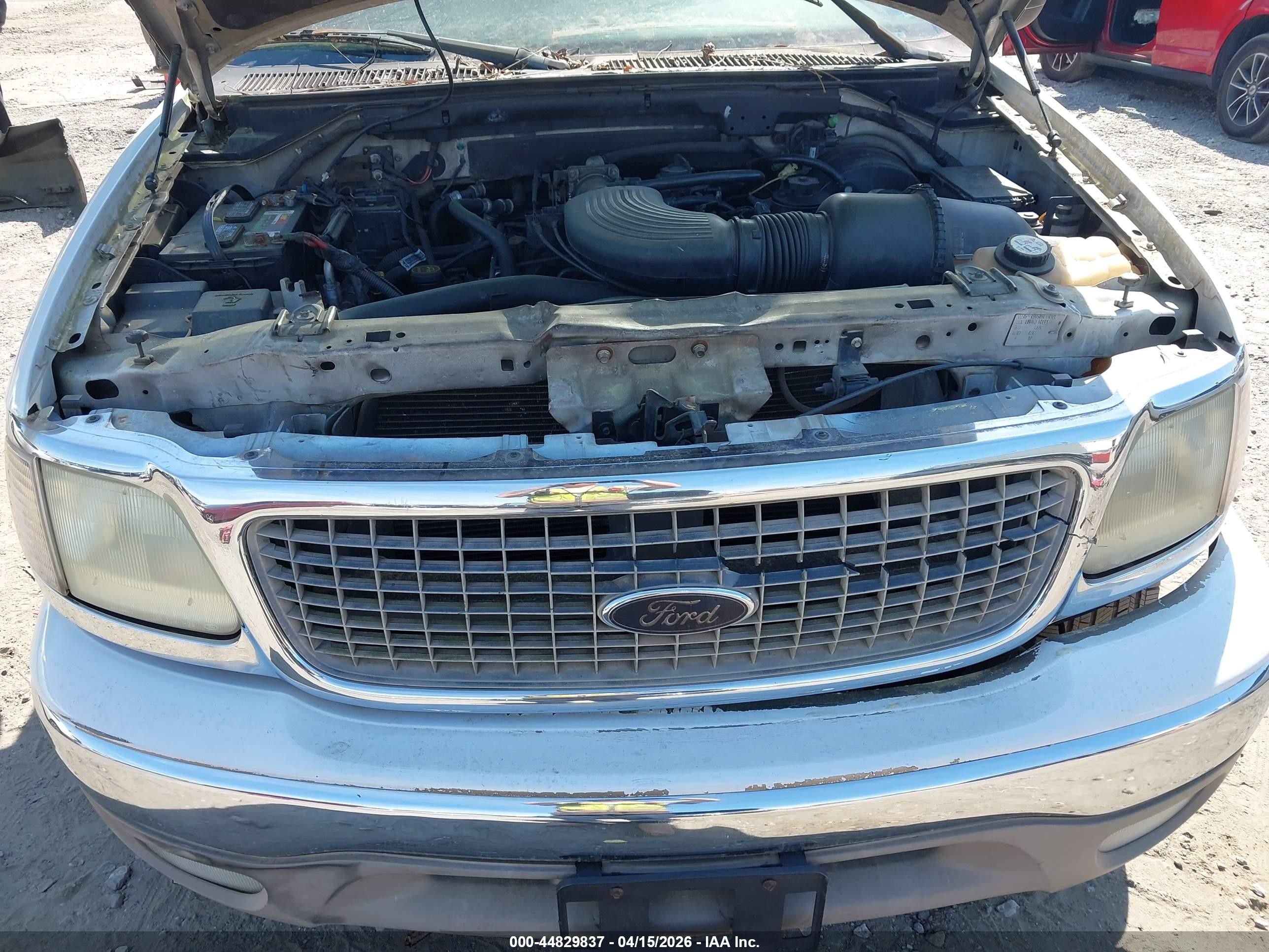 2002 Ford Expedition Xlt White vin: 1FMRU15L12LA29248