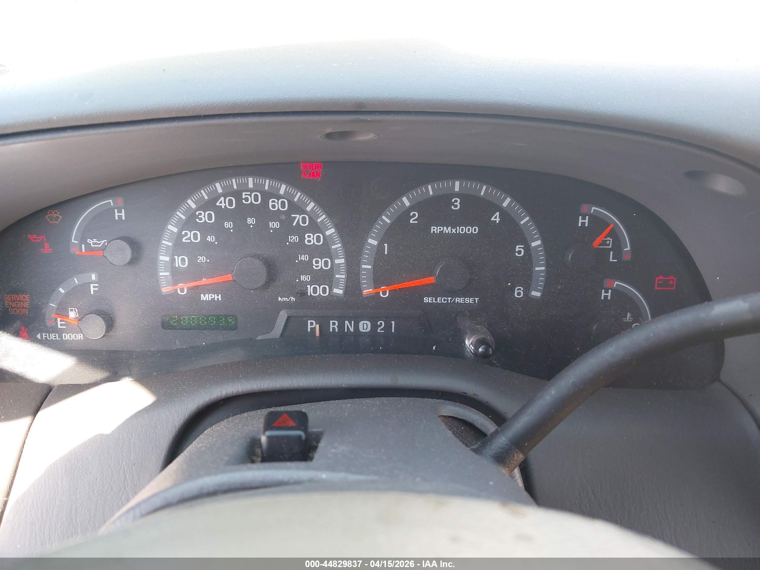 2002 Ford Expedition Xlt White vin: 1FMRU15L12LA29248