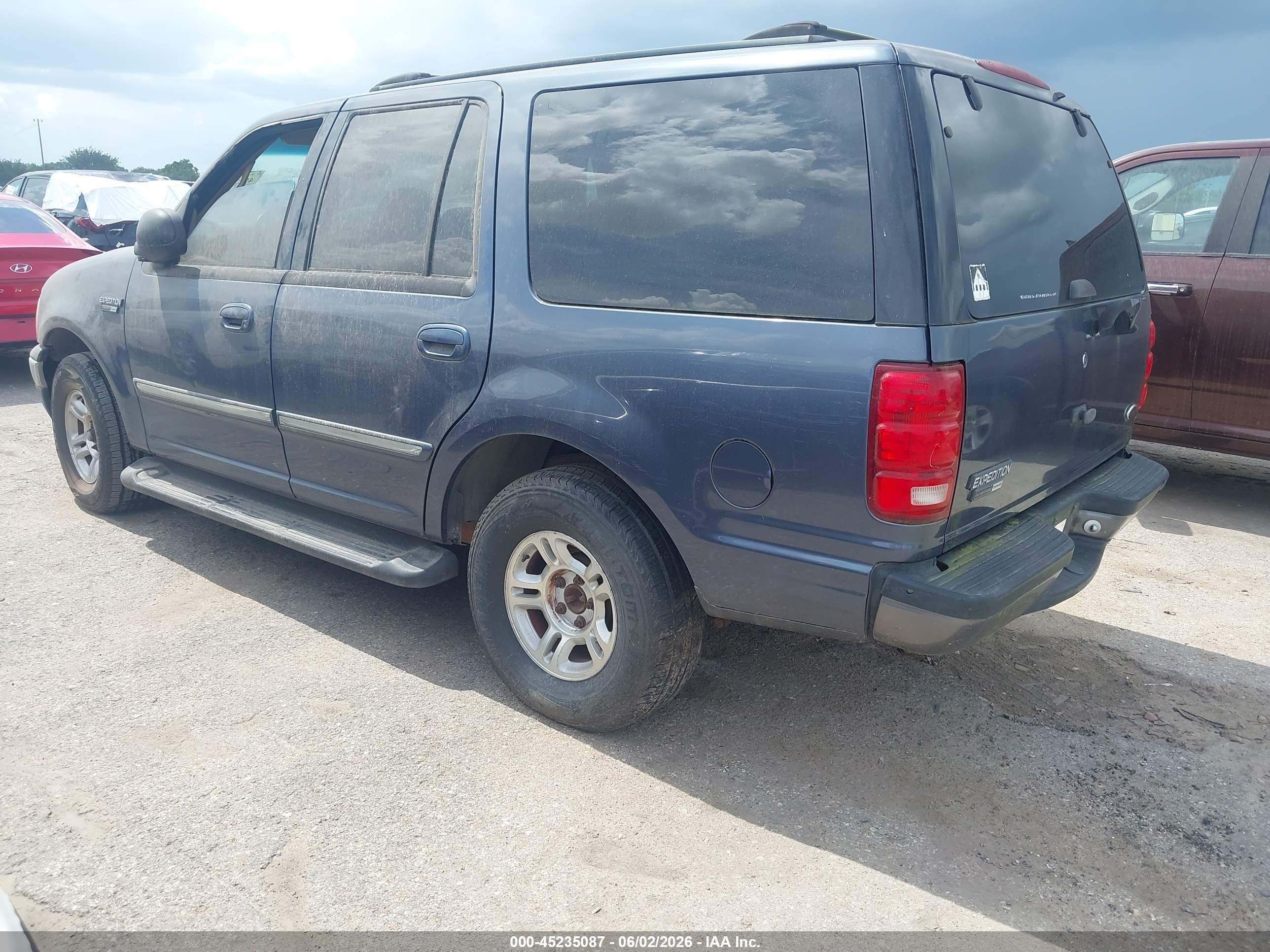 2002 Ford Expedition Xlt Blue vin: 1FMRU15L12LA45708