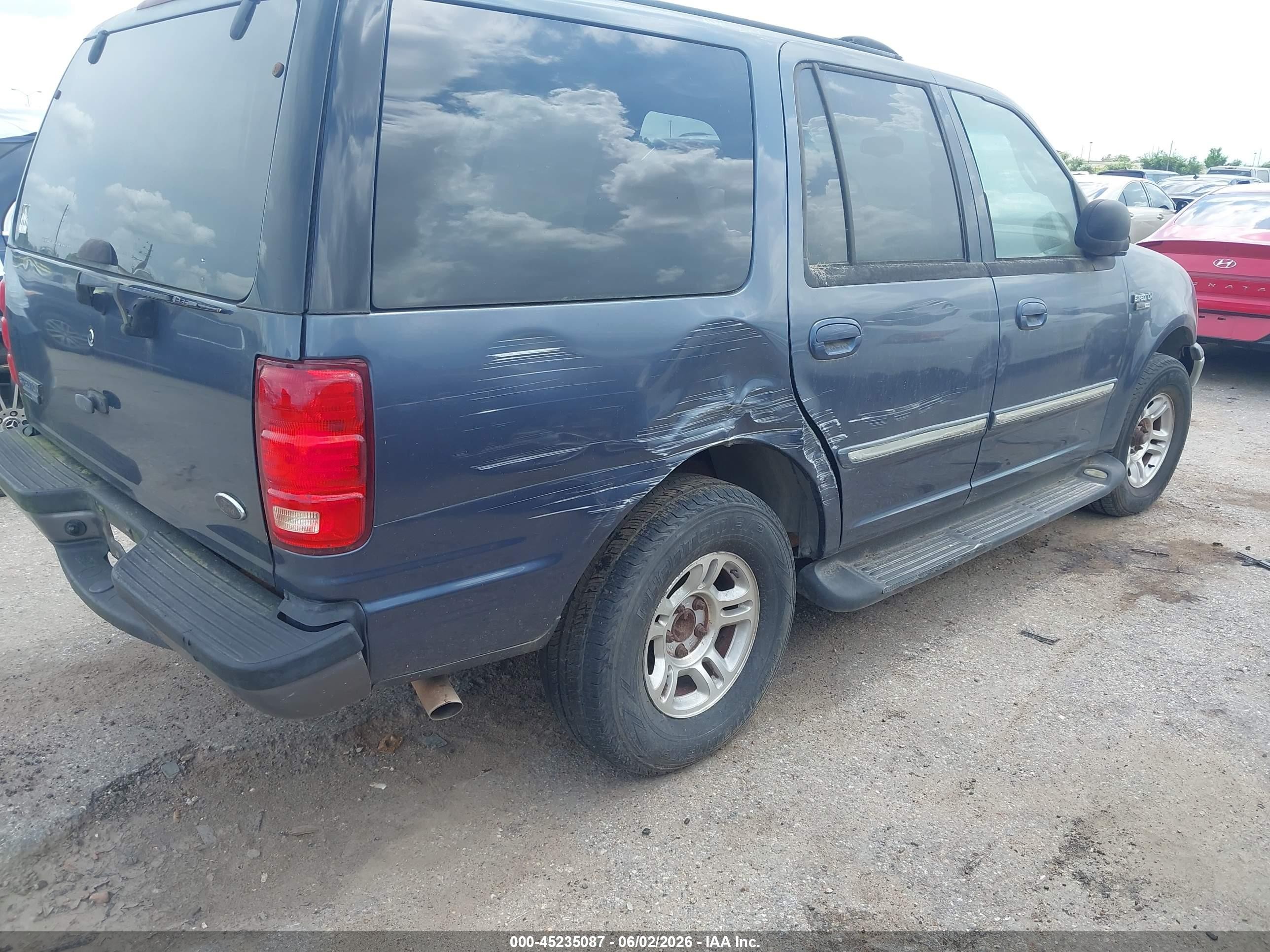2002 Ford Expedition Xlt Blue vin: 1FMRU15L12LA45708