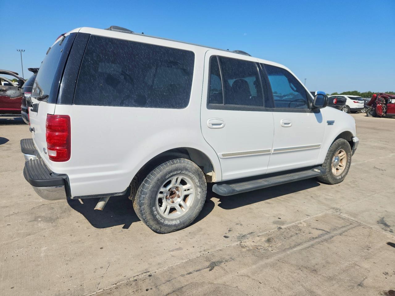 2000 Ford Expedition Xlt White vin: 1FMRU15L2YLB87199