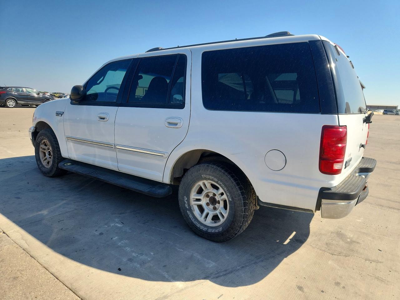 2000 Ford Expedition Xlt White vin: 1FMRU15L2YLB87199