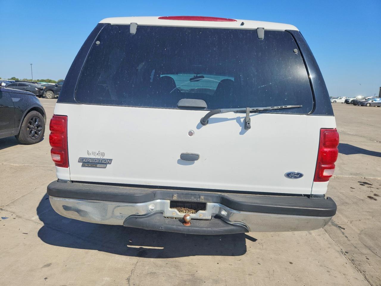 2000 Ford Expedition Xlt White vin: 1FMRU15L2YLB87199