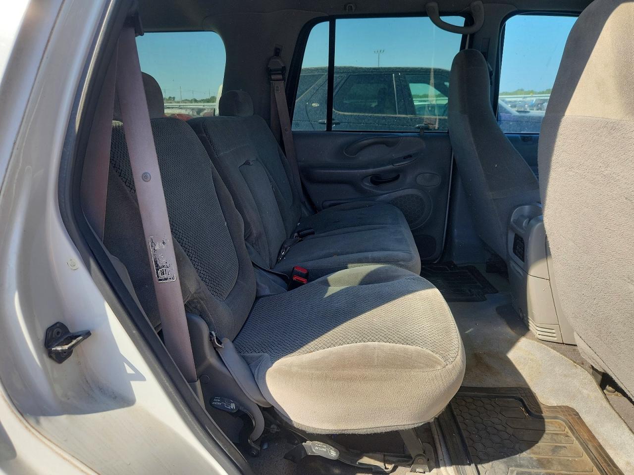 2000 Ford Expedition Xlt White vin: 1FMRU15L2YLB87199