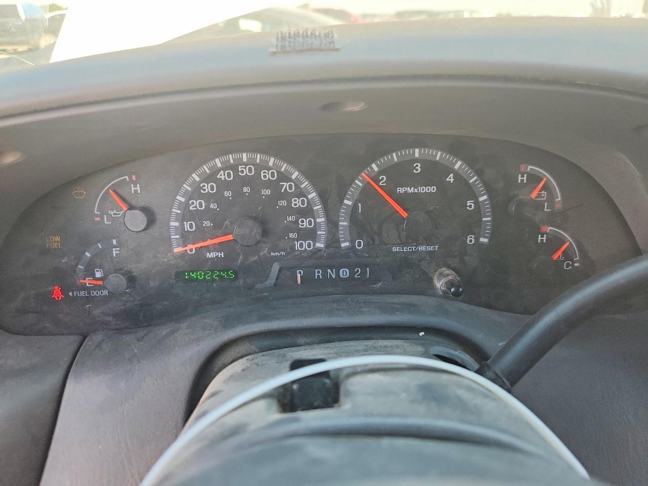 2000 Ford Expedition Xlt White vin: 1FMRU15L2YLB87199