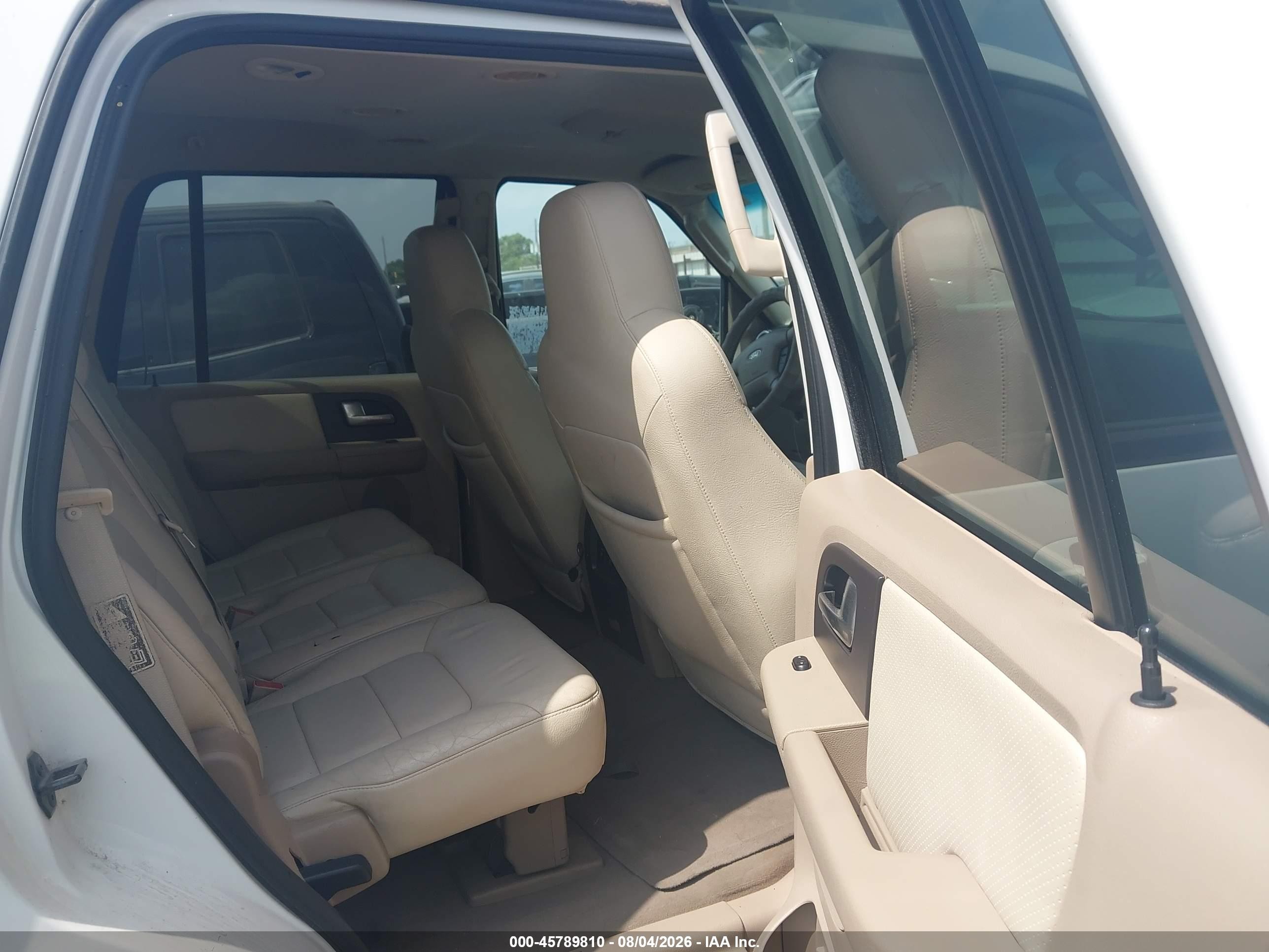 2003 Ford Expedition Xlt Белый vin: 1FMRU15L43LA40715