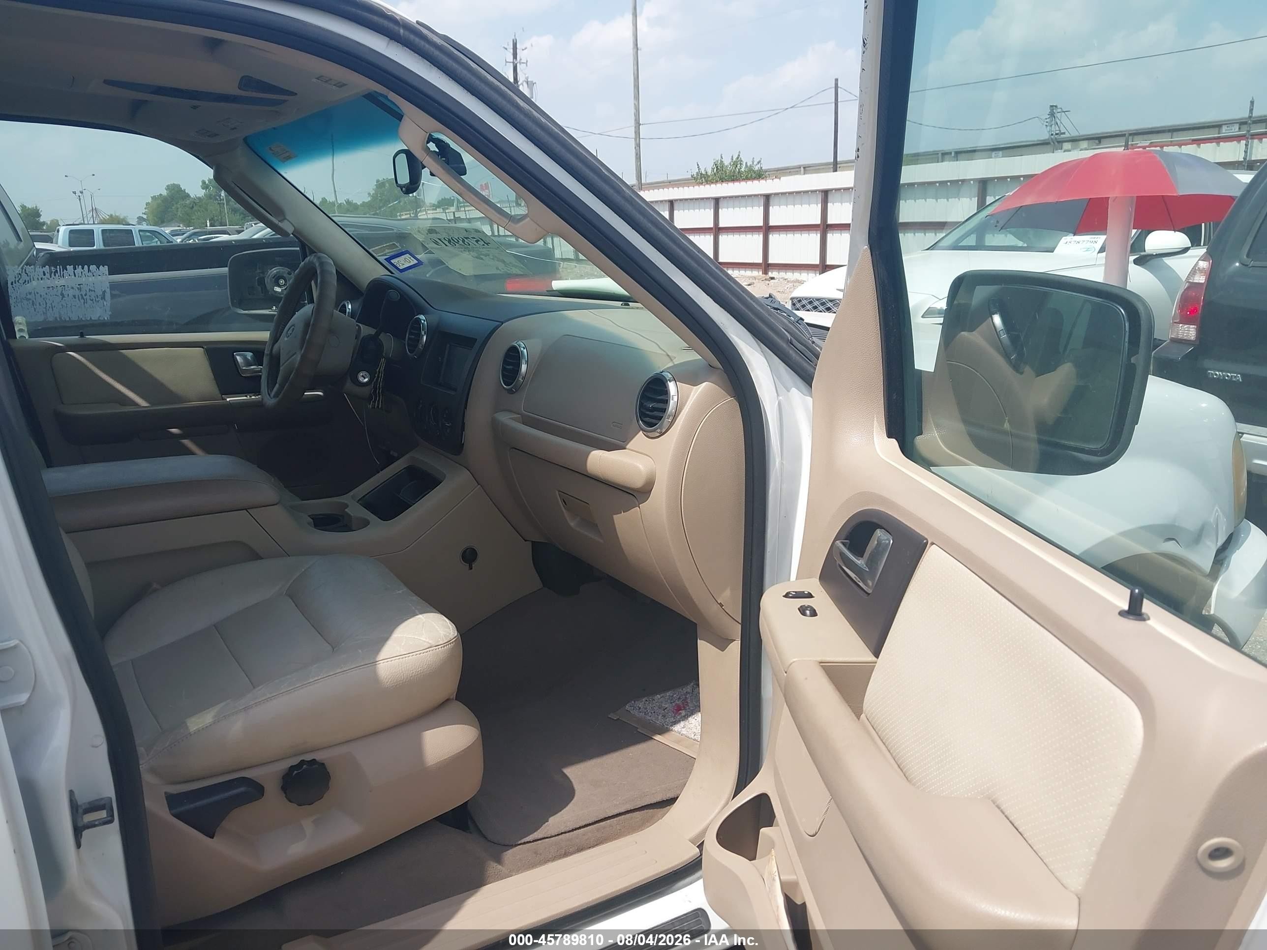2003 Ford Expedition Xlt Белый vin: 1FMRU15L43LA40715