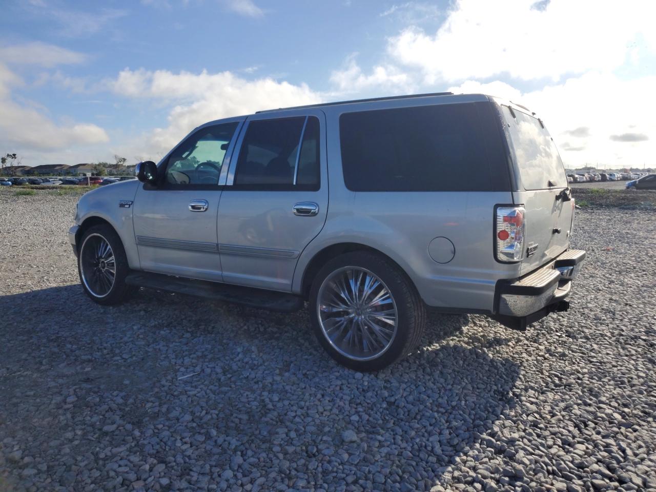 2002 Ford Expedition Xlt Silver vin: 1FMRU15L52LA33481