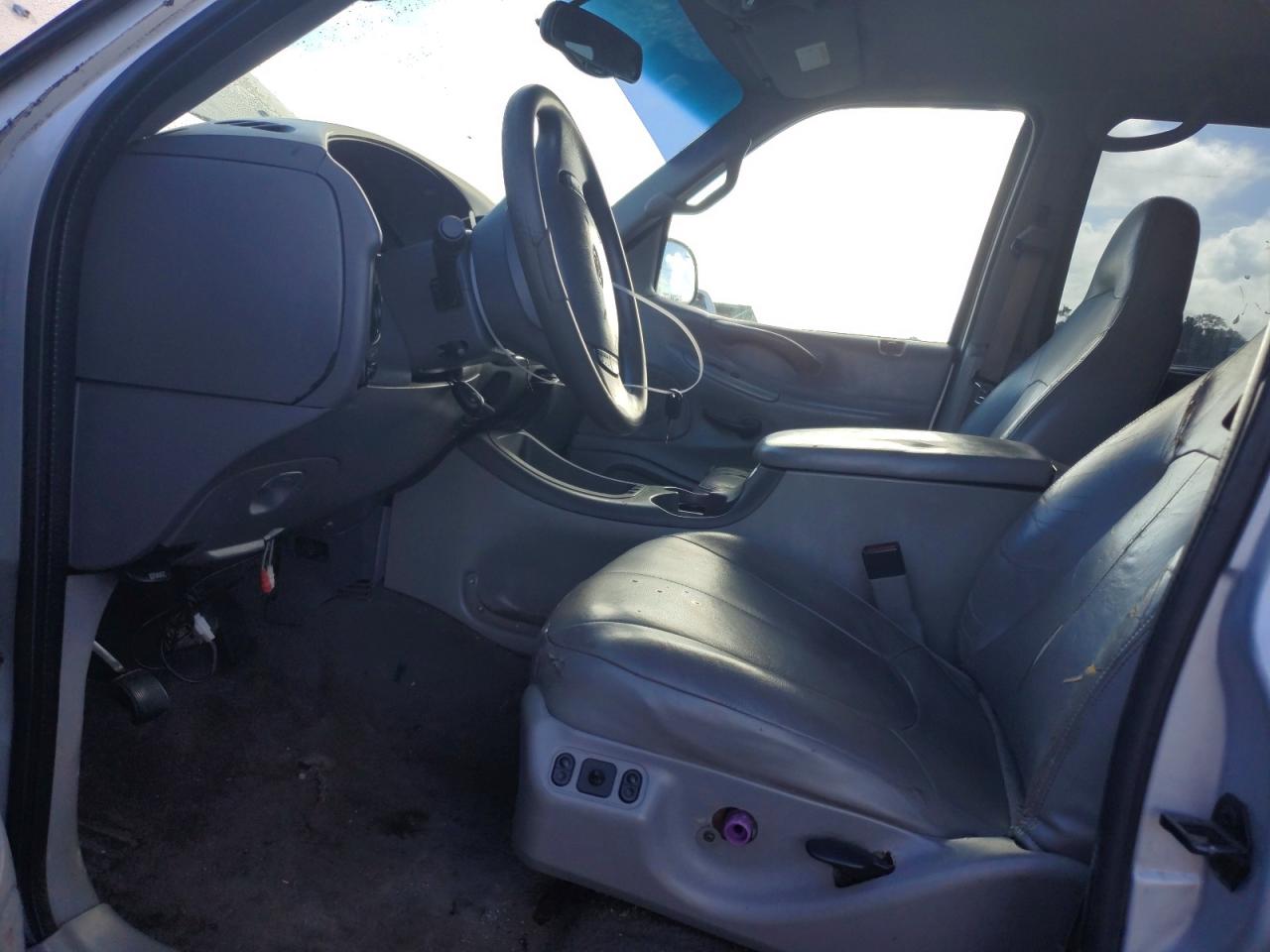 2002 Ford Expedition Xlt Silver vin: 1FMRU15L52LA33481