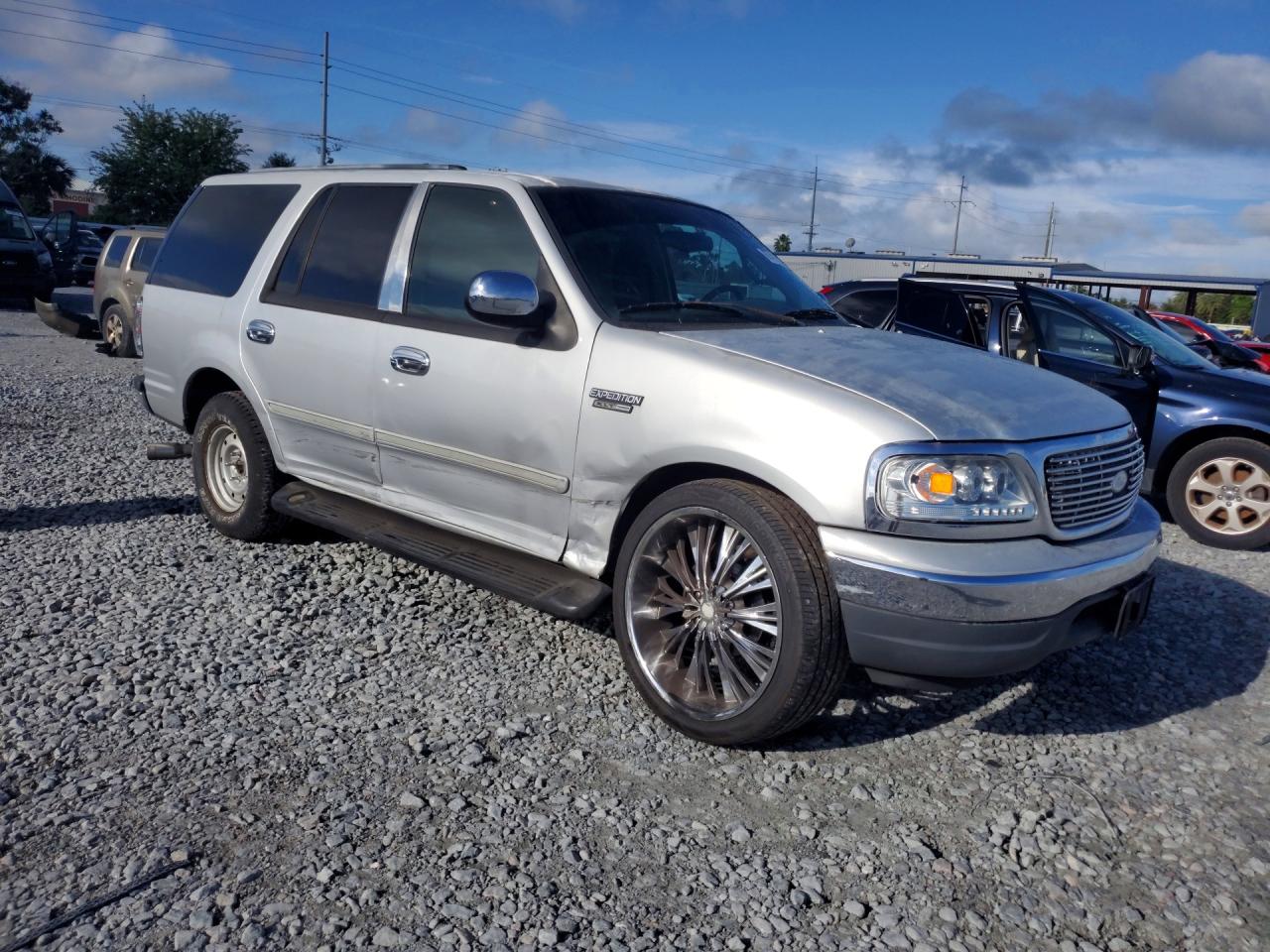 2002 Ford Expedition Xlt Silver vin: 1FMRU15L52LA33481