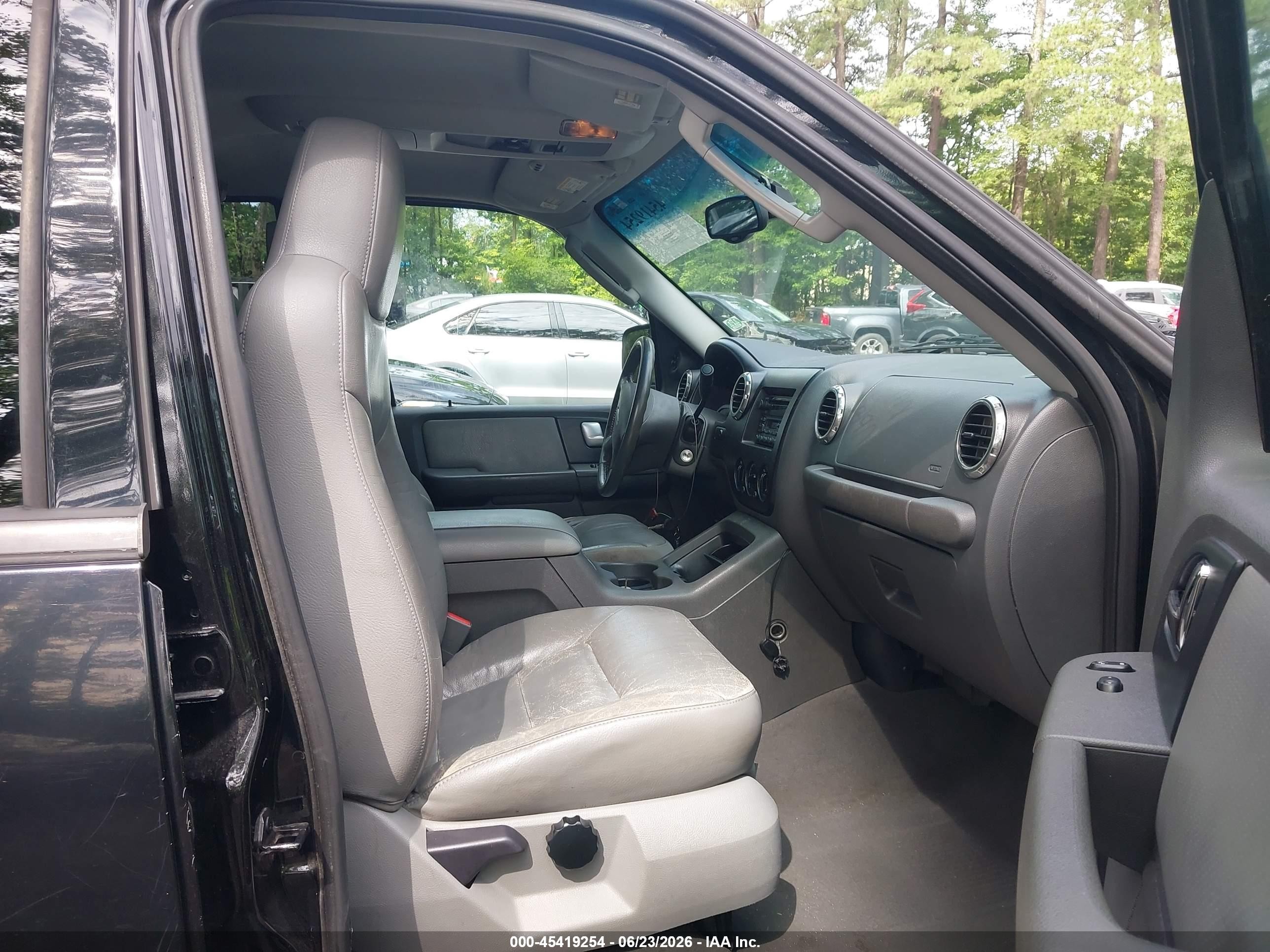 2003 Ford Expedition Xlt Black vin: 1FMRU15L73LA21172