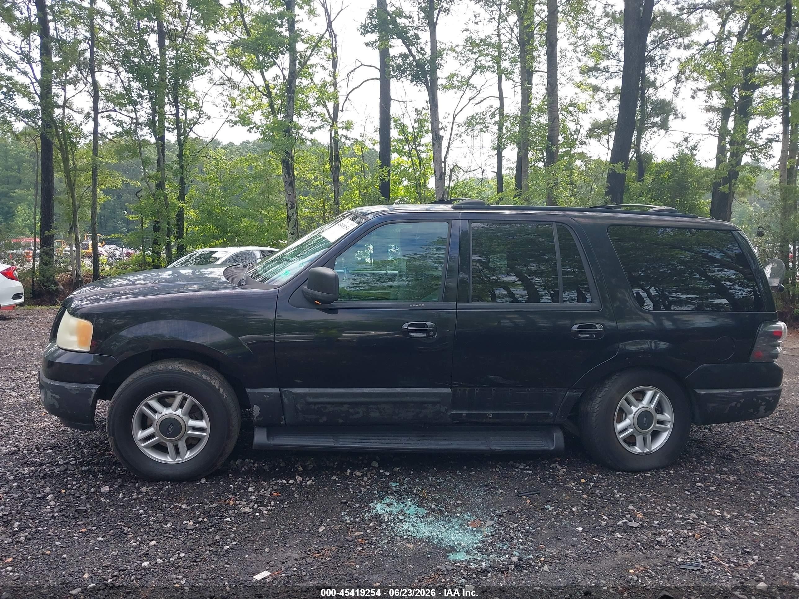 2003 Ford Expedition Xlt Black vin: 1FMRU15L73LA21172
