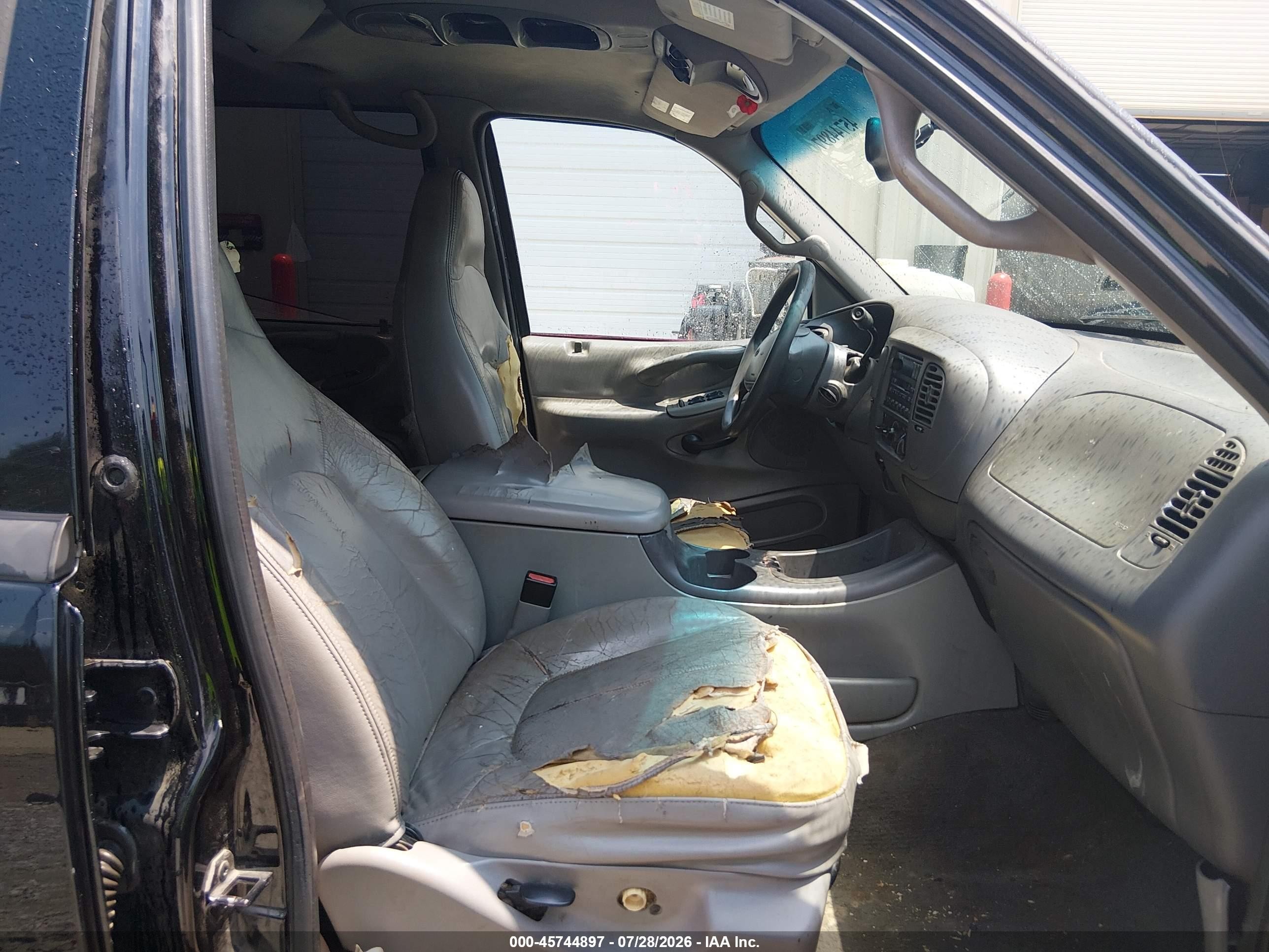 2002 Ford Expedition Xlt Black vin: 1FMRU15L92LA51370