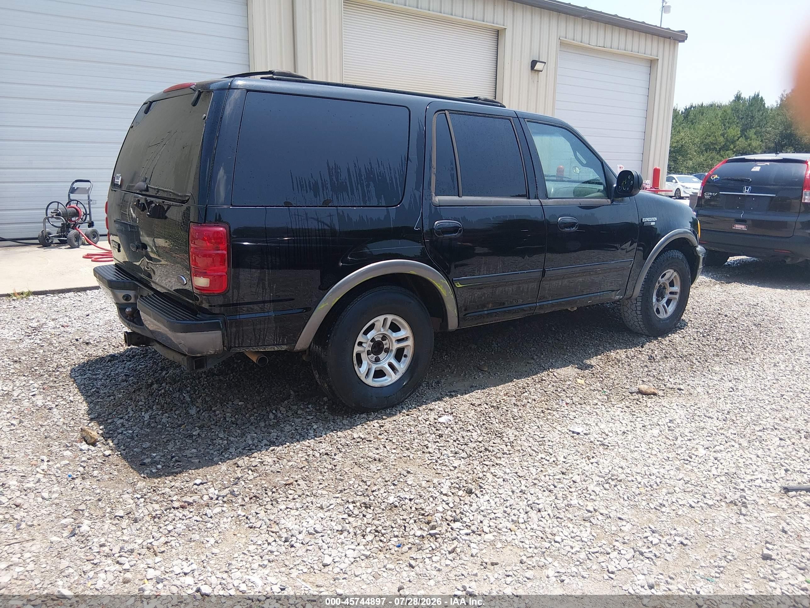2002 Ford Expedition Xlt Black vin: 1FMRU15L92LA51370