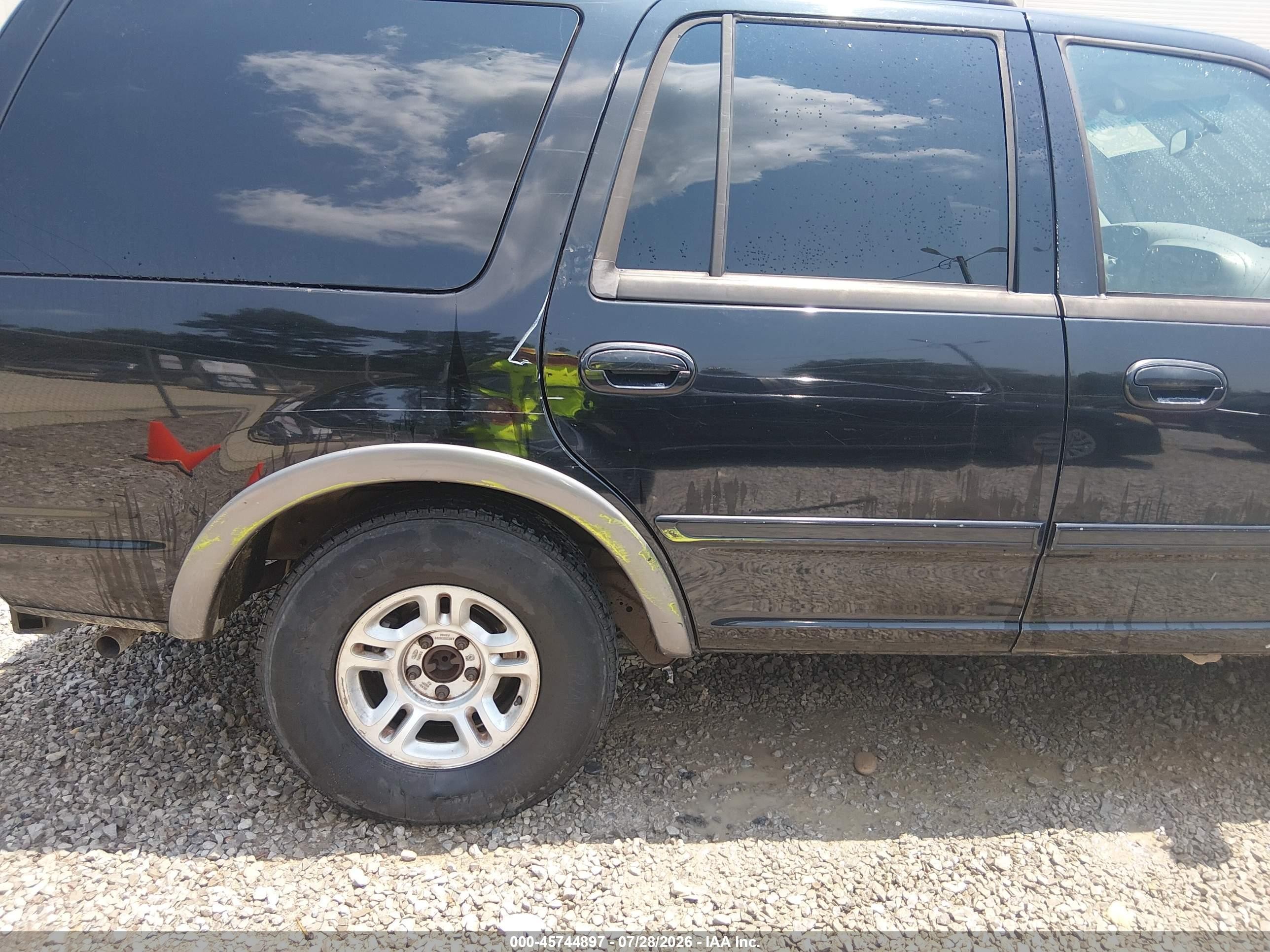 2002 Ford Expedition Xlt Black vin: 1FMRU15L92LA51370