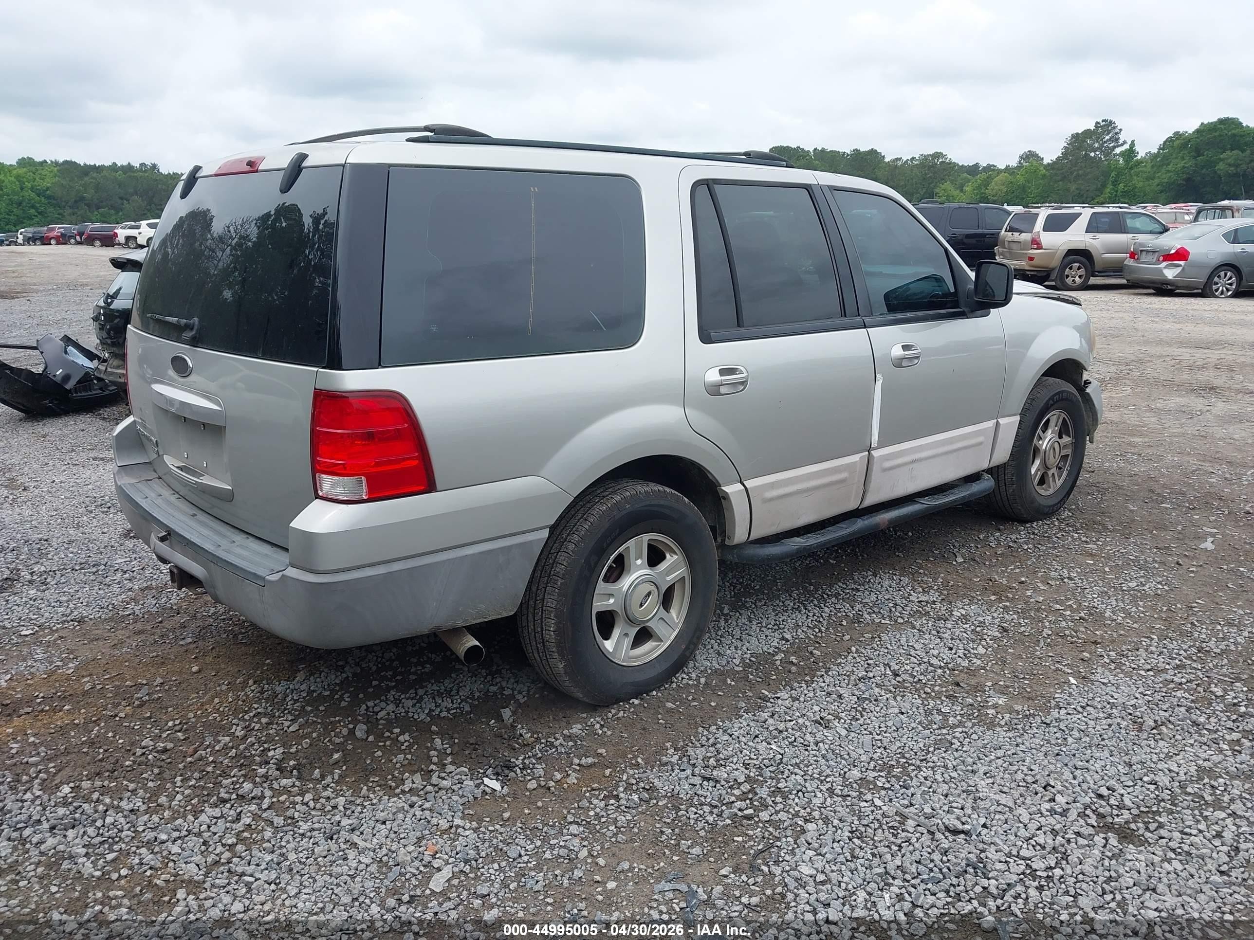 2003 Ford Expedition Xlt Silver vin: 1FMRU15W03LC57138
