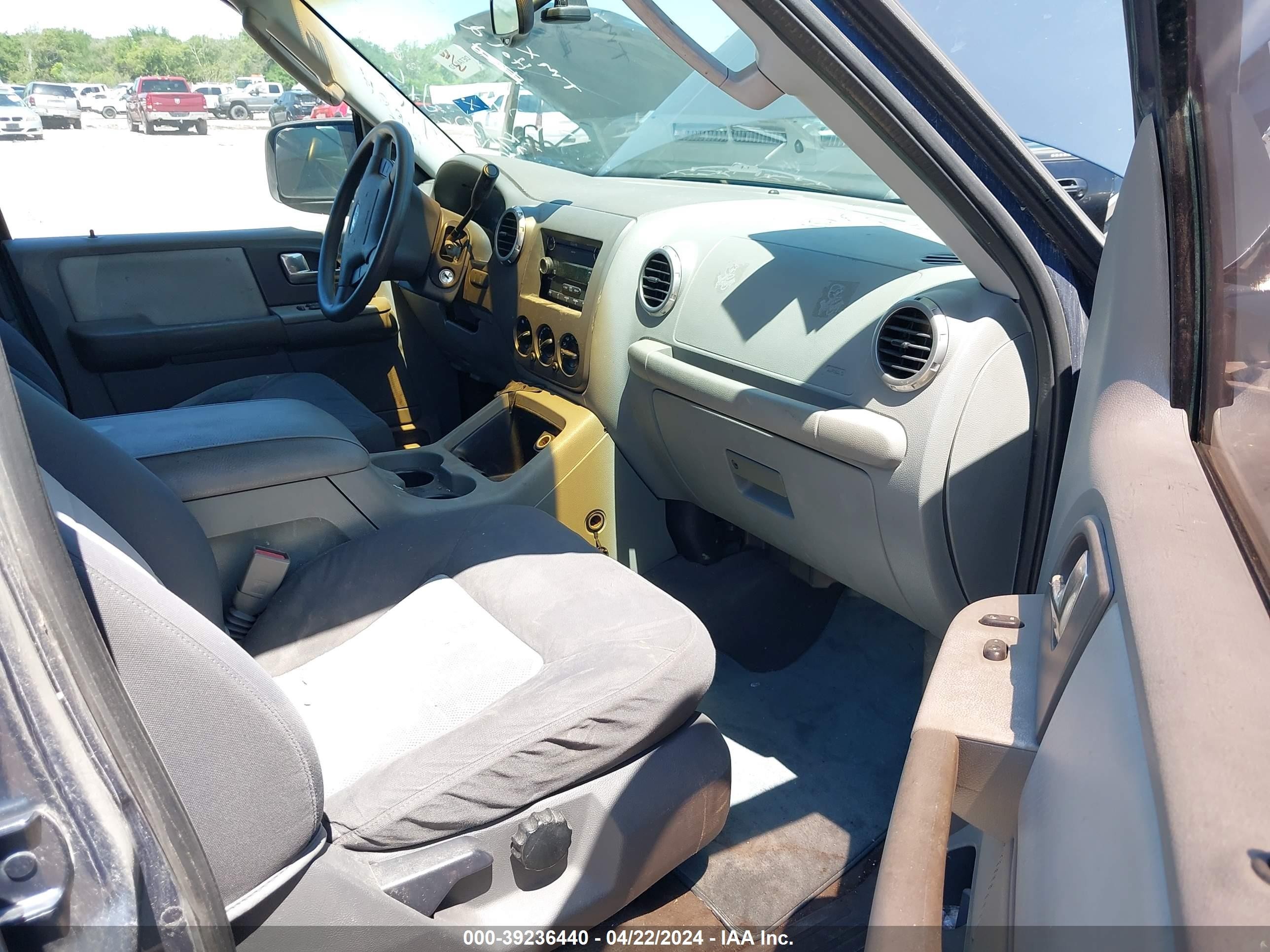 2004 Ford Expedition Xlt Blue vin: 1FMRU15W04LA45311