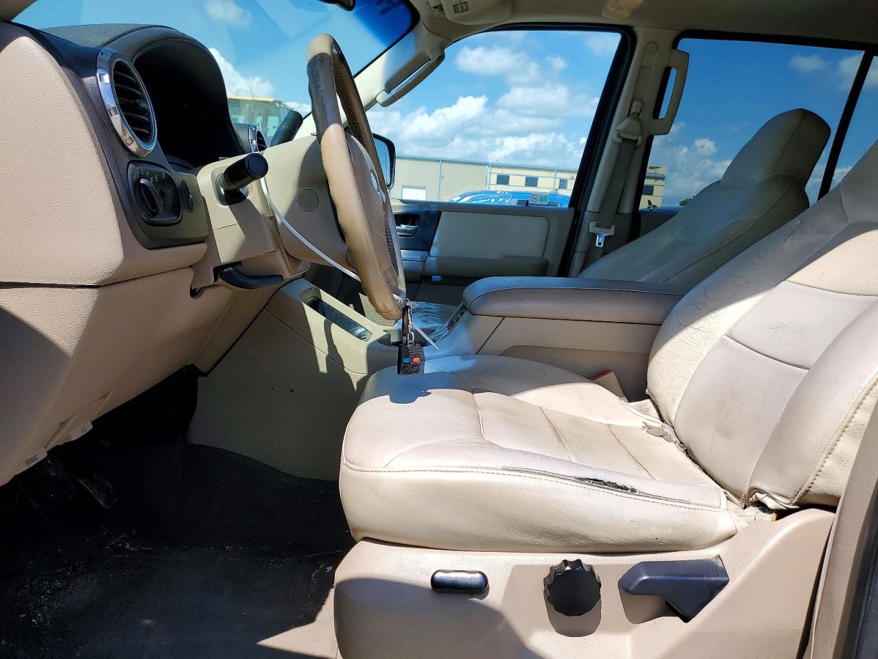 2003 Ford Expedition Xlt Black vin: 1FMRU15W13LA91874