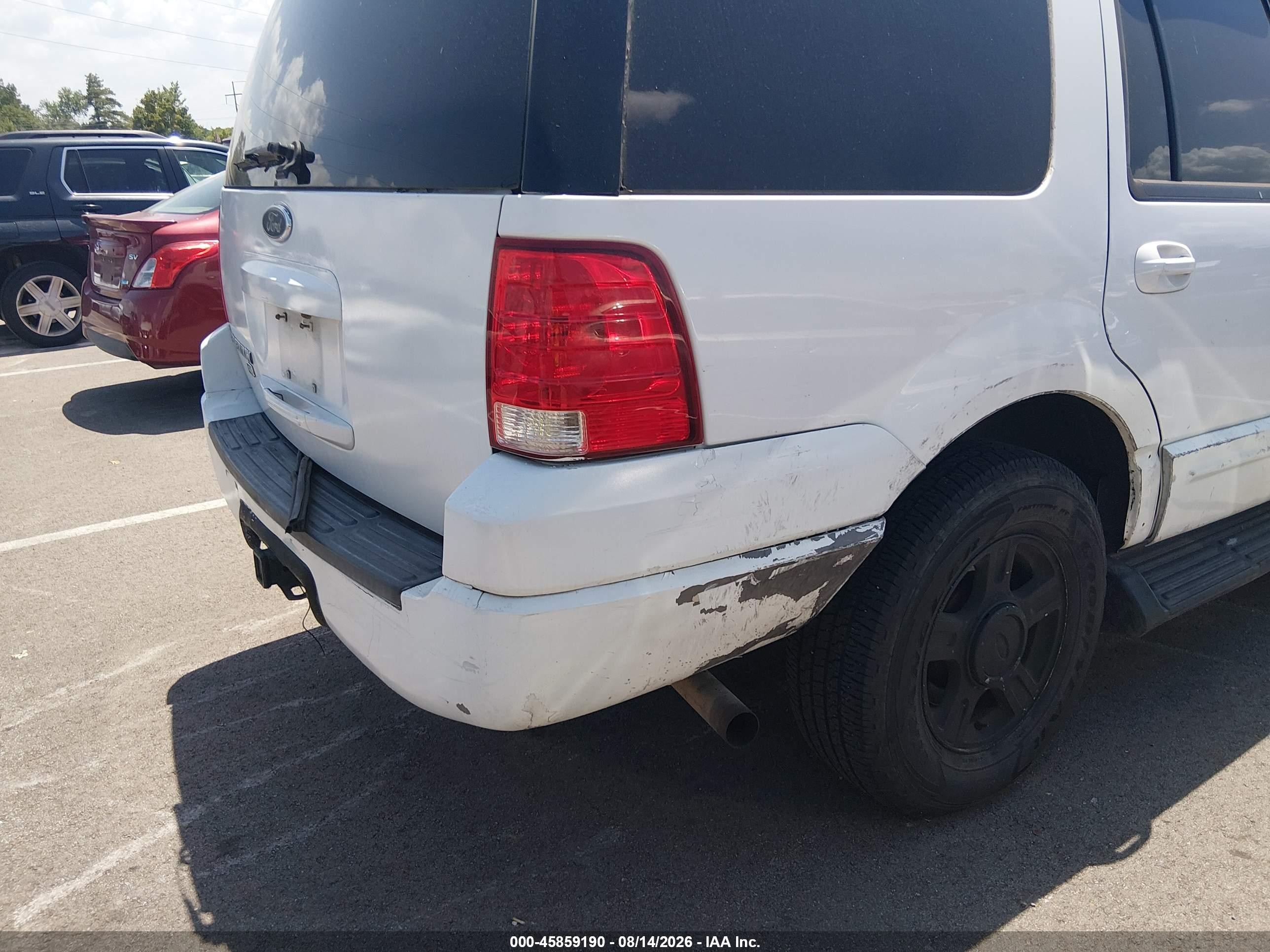 2003 Ford Expedition Xlt Белый vin: 1FMRU15W13LC07994