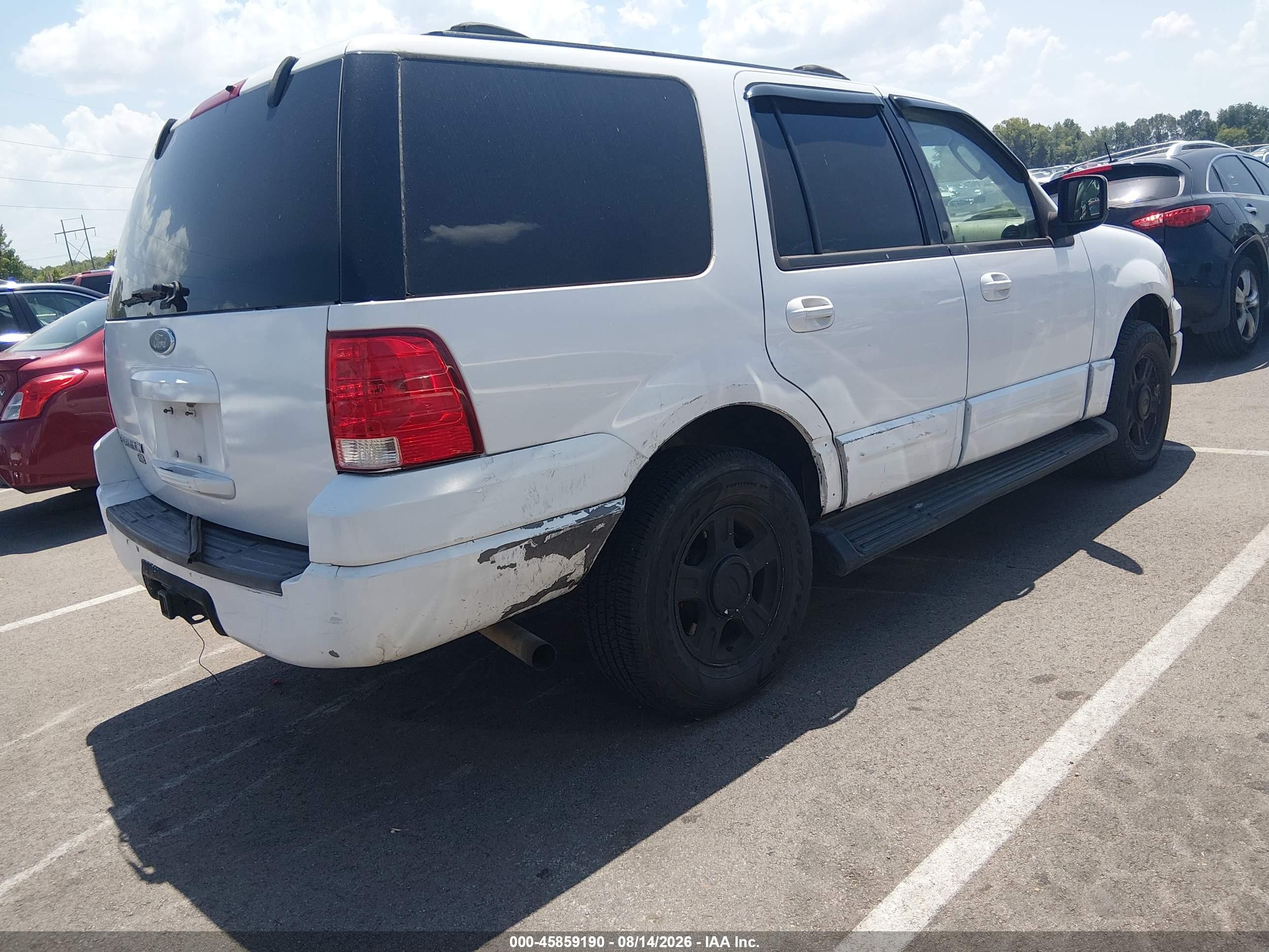 2003 Ford Expedition Xlt Белый vin: 1FMRU15W13LC07994