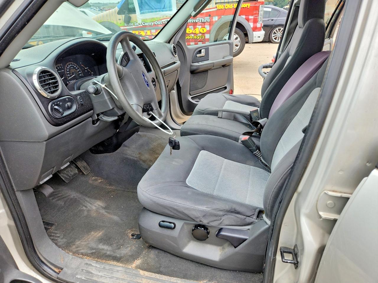 2003 Ford Expedition Xlt Silver vin: 1FMRU15W23LA61069