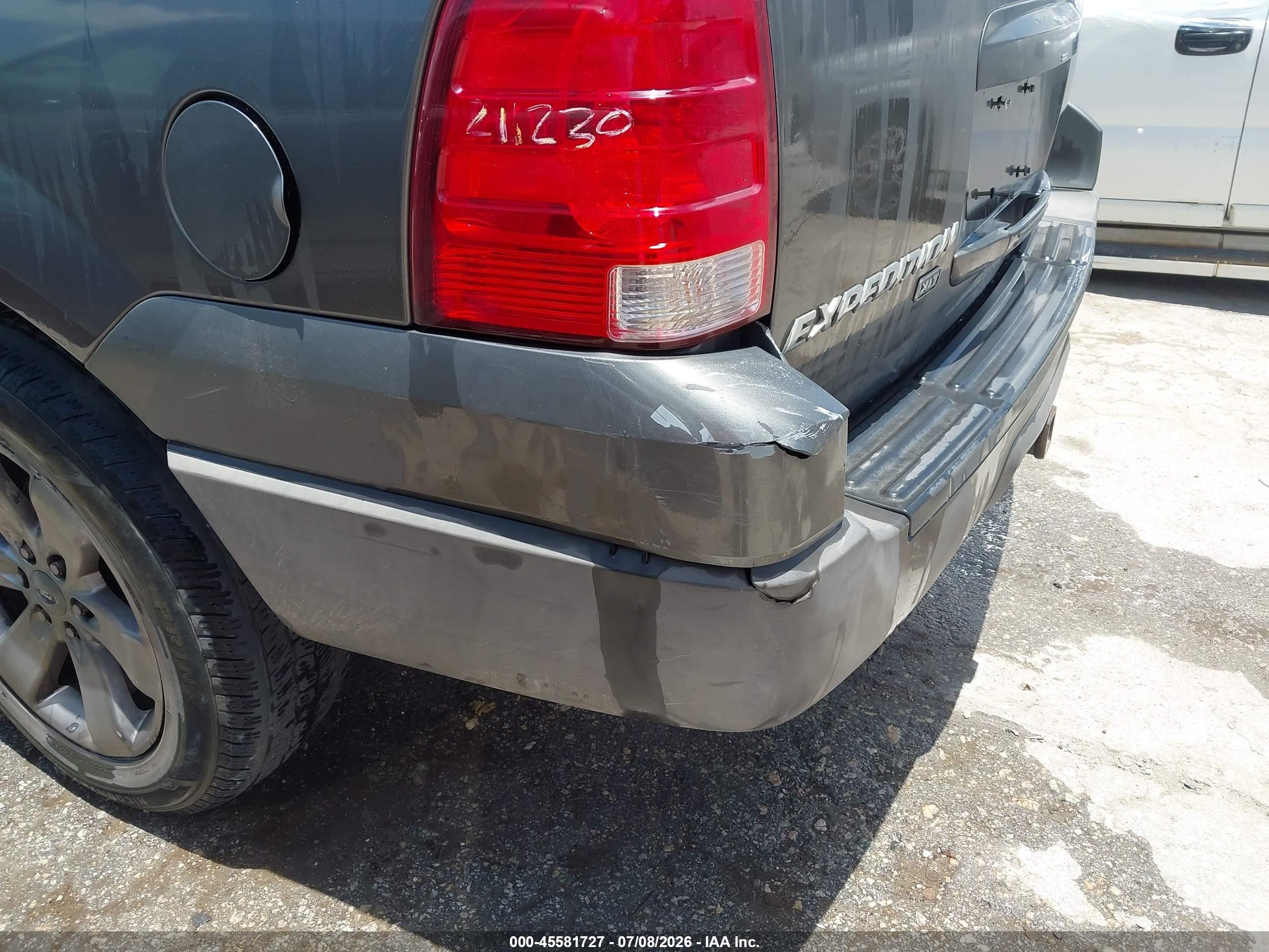 2004 Ford Expedition Xlt Gray vin: 1FMRU15W24LA01021