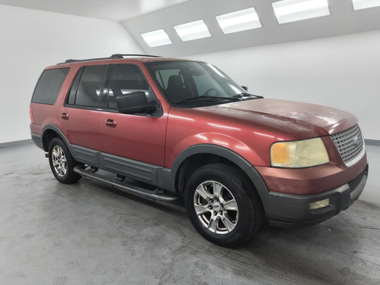 2004 Ford Expedition Xlt Red vin: 1FMRU15W24LB85439 Damage: Right Front Fender, Multiple Dents/Paint Damage, 2