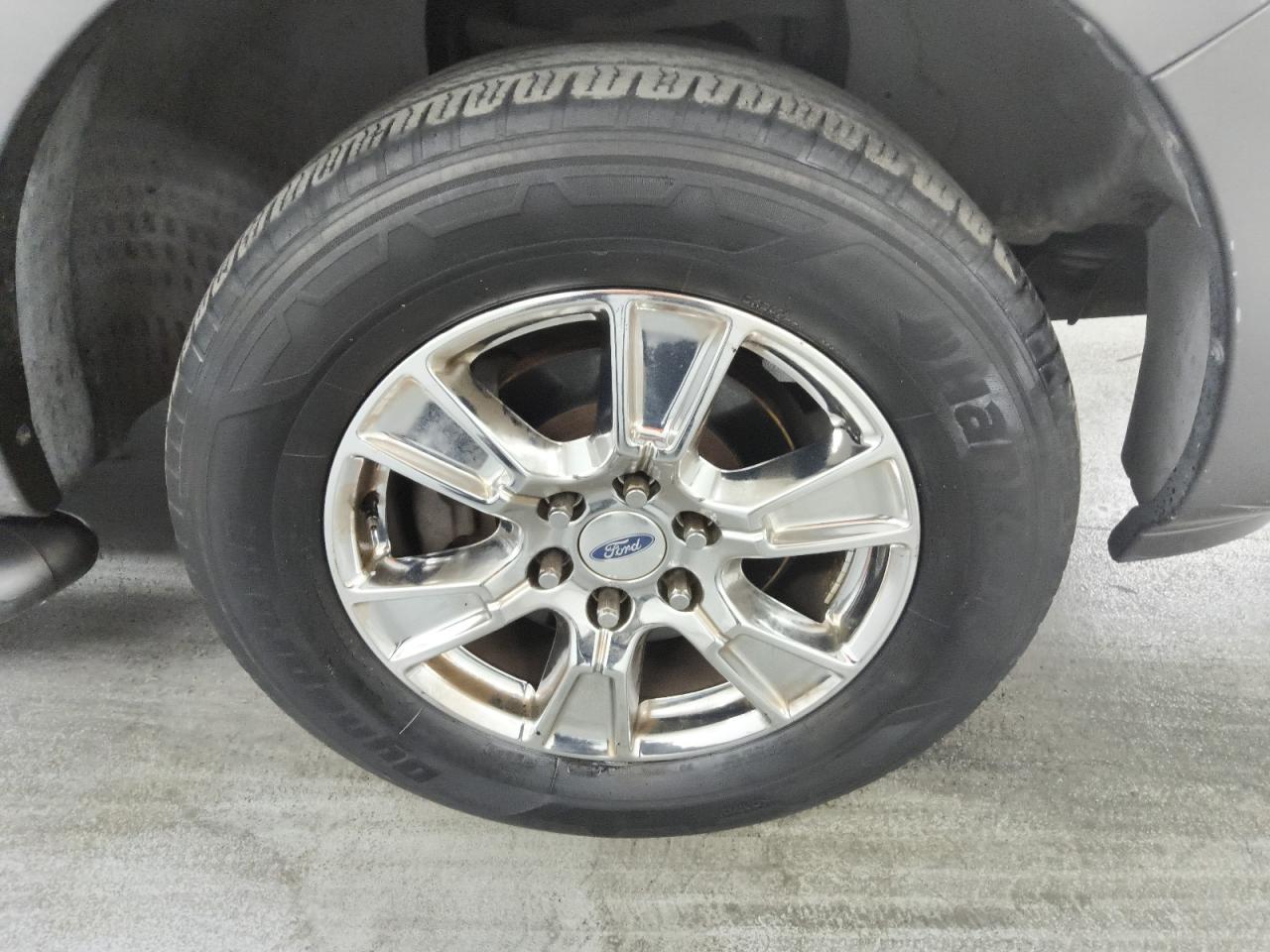 2004 Ford Expedition Xlt Red vin: 1FMRU15W24LB85439 Damage: Right Front Tire, Worn, Replacement Required