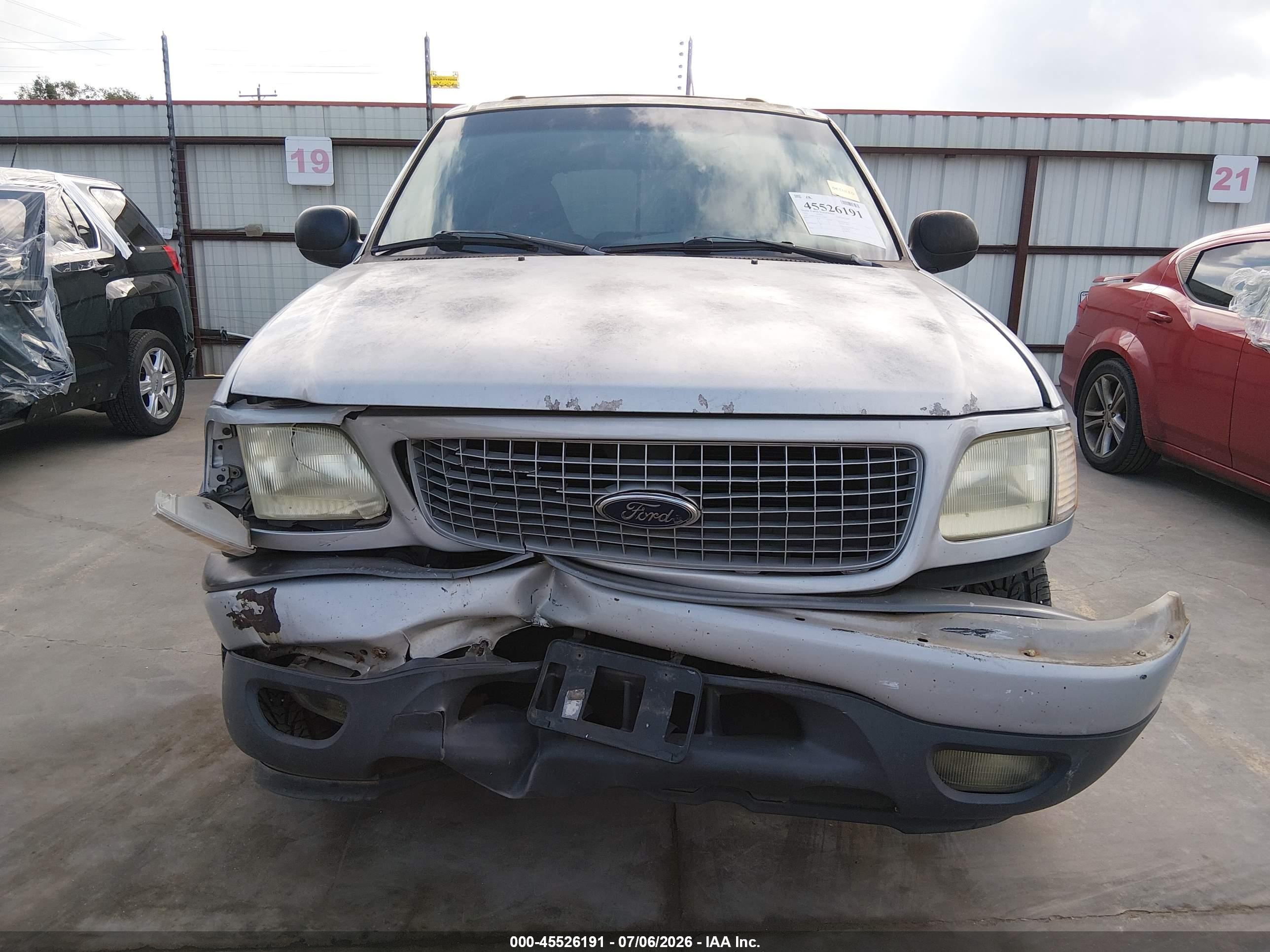 2002 Ford Expedition Xlt Серебряный vin: 1FMRU15W32LA12624
