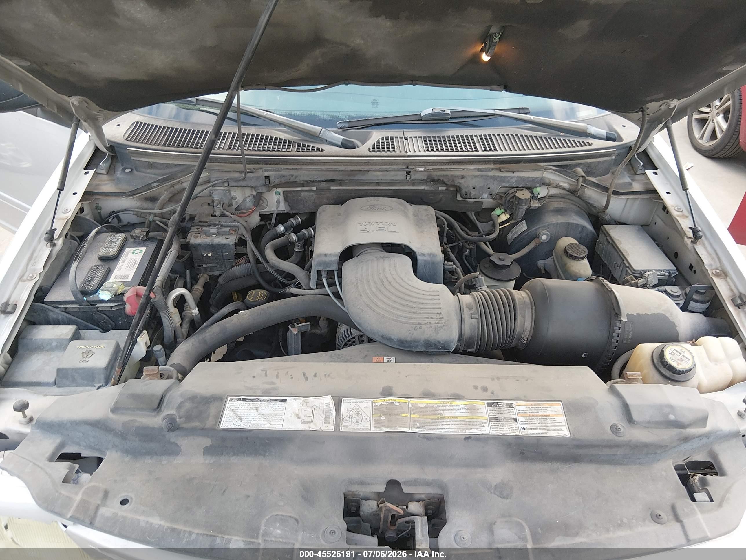 2002 Ford Expedition Xlt Серебряный vin: 1FMRU15W32LA12624