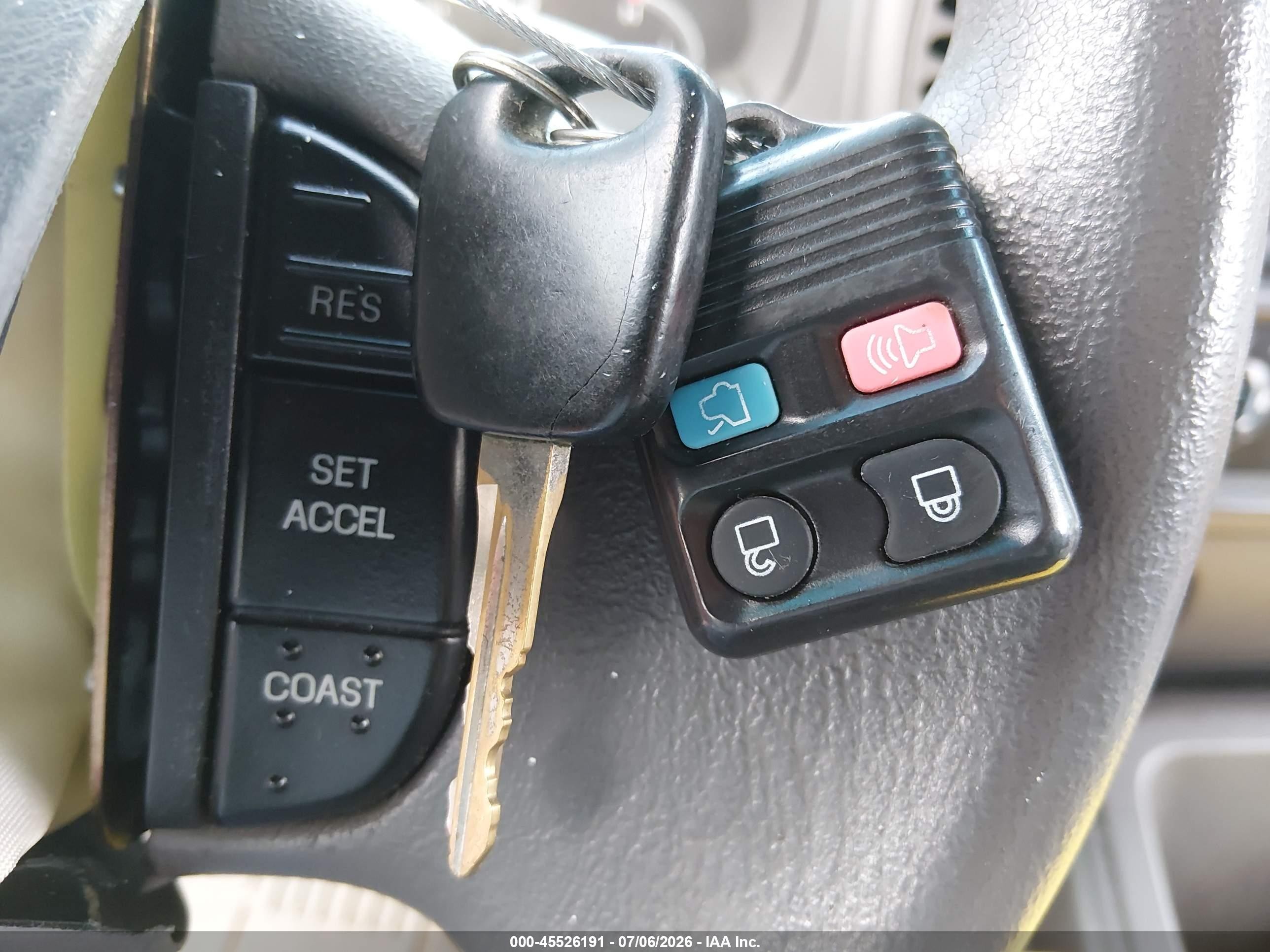 2002 Ford Expedition Xlt Серебряный vin: 1FMRU15W32LA12624