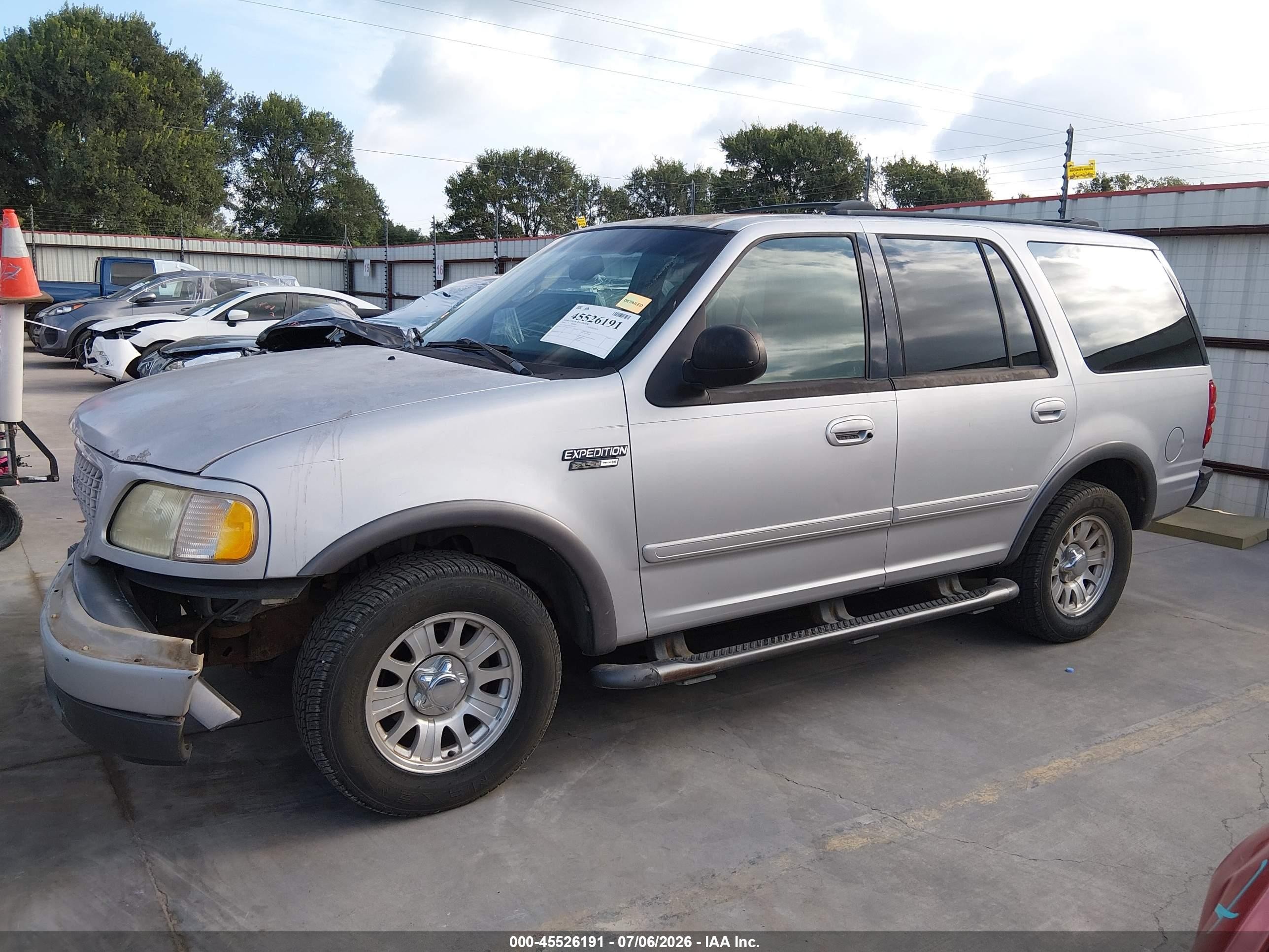 2002 Ford Expedition Xlt Серебряный vin: 1FMRU15W32LA12624