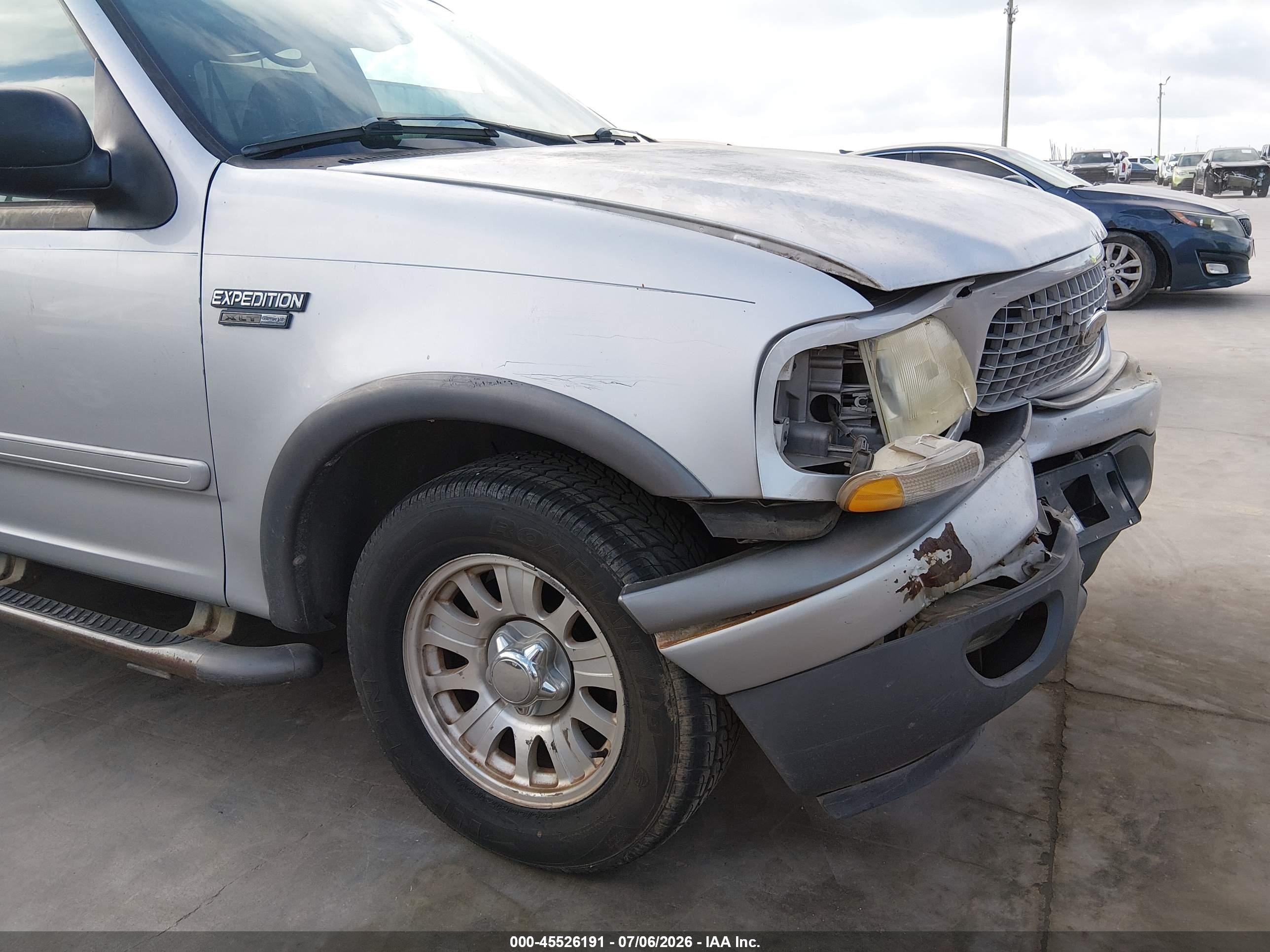 2002 Ford Expedition Xlt Серебряный vin: 1FMRU15W32LA12624