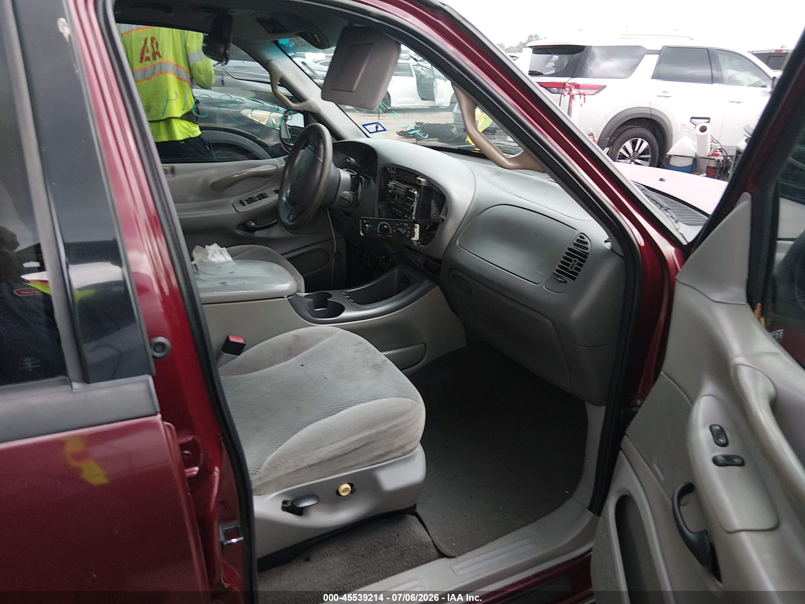 2001 Ford Expedition Xlt Maroon vin: 1FMRU15W41LB31989