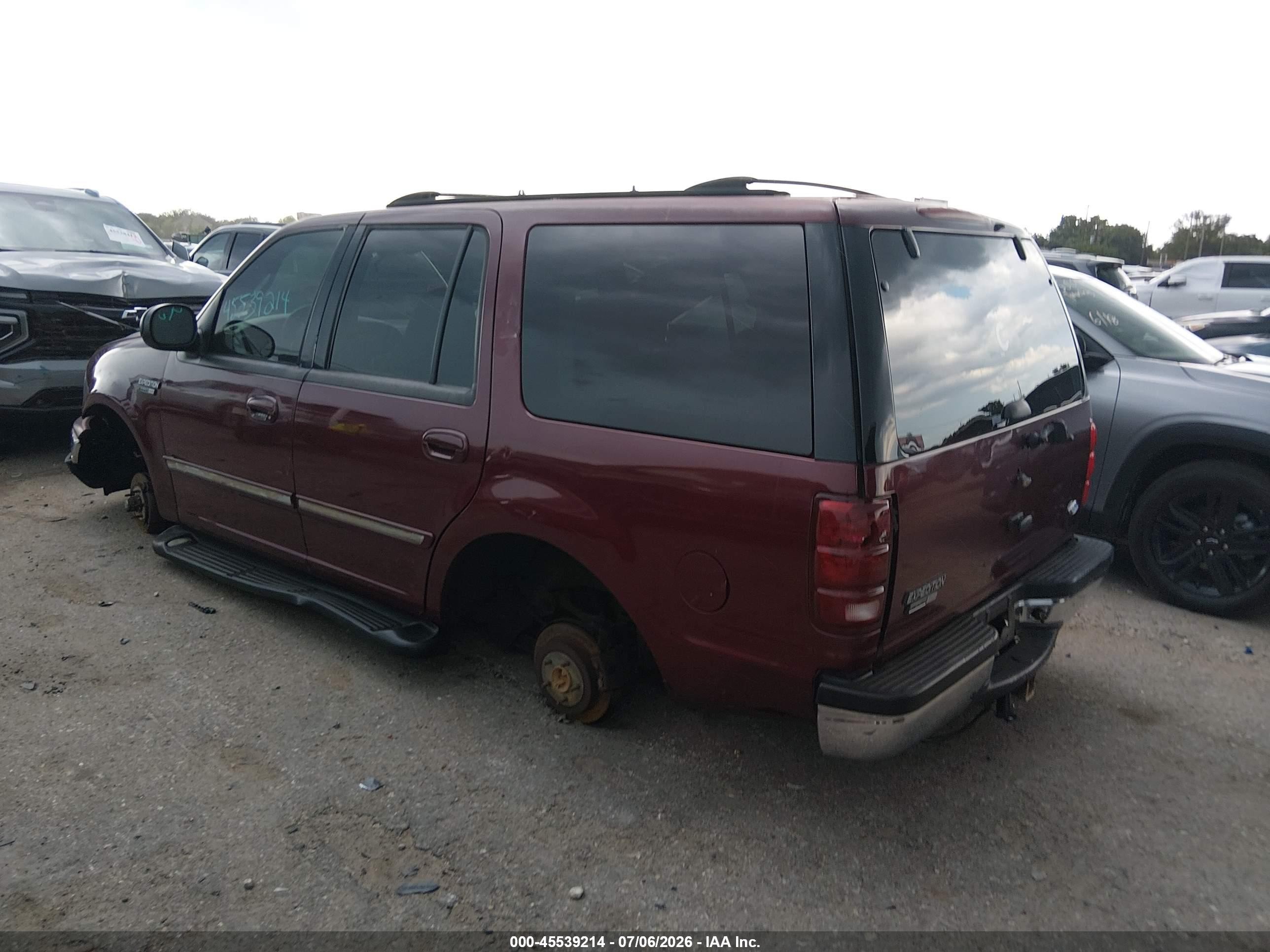 2001 Ford Expedition Xlt Maroon vin: 1FMRU15W41LB31989