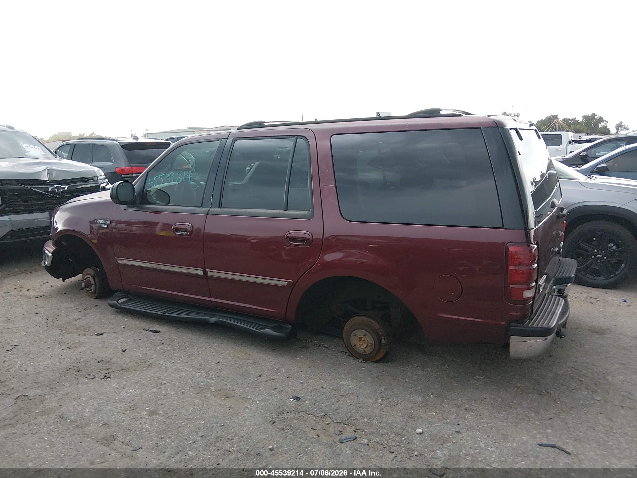 2001 Ford Expedition Xlt Maroon vin: 1FMRU15W41LB31989